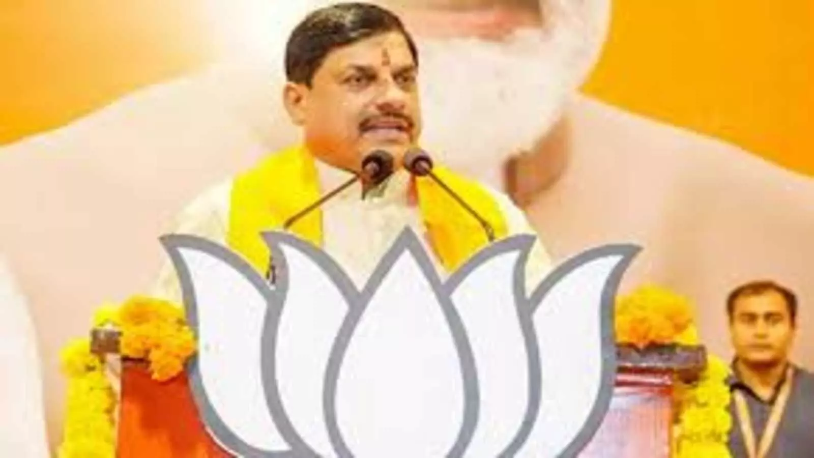 मुख्यमंत्री डॉ. मोहन यादव भोपाल में मंच से जनता को संबोधित करते हुए भाषण दे रहे हैं| मुख्यमंत्री डॉ. मोहन यादव भोपाल में मंच से जनता को संबोधित करते हुए भाषण दे रहे हैं|