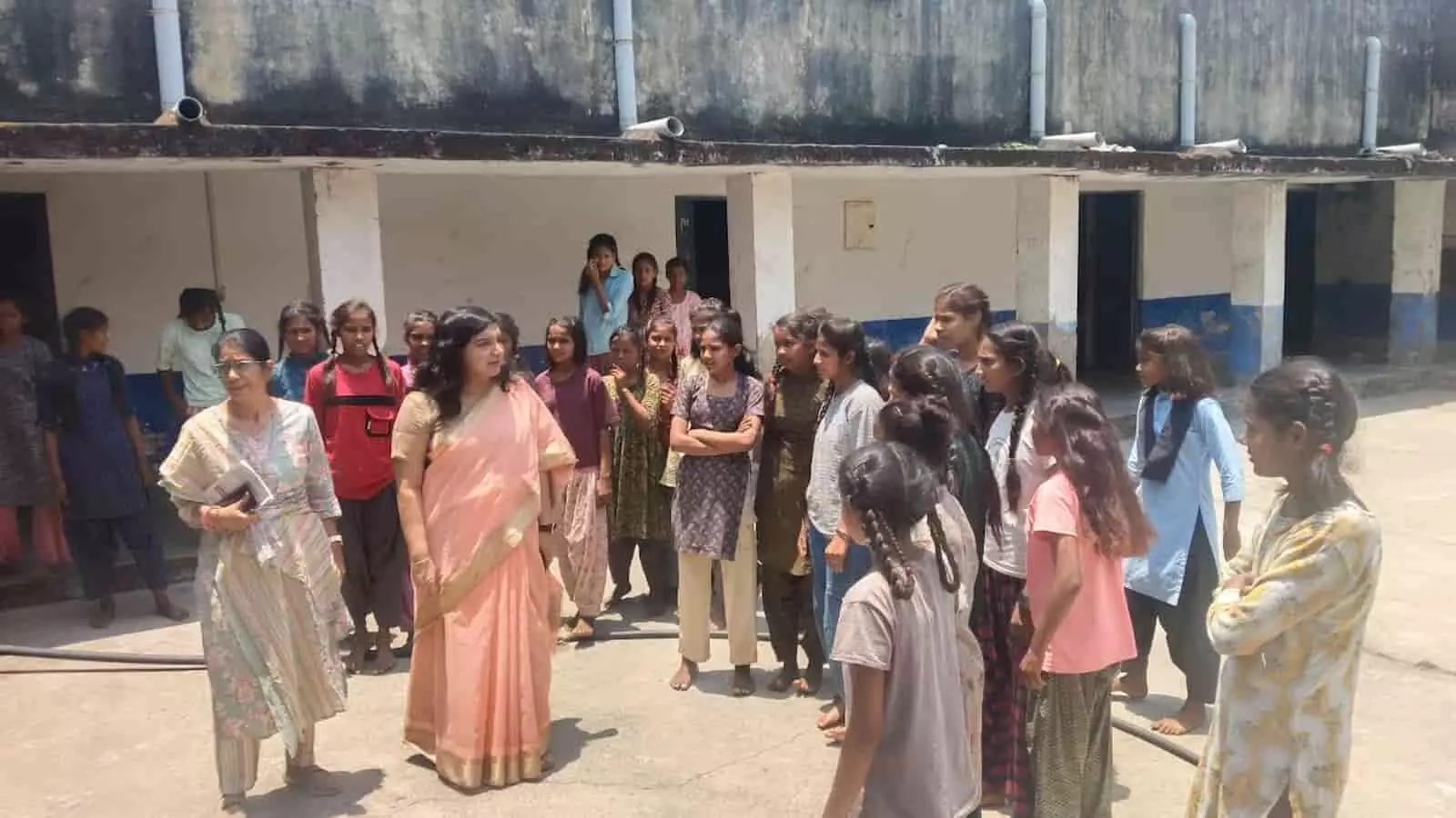 रानी देवली मीणा राजकीय बालिका छात्रावास अरनोद में छात्राओं से बातचीत करतीं जिला कलक्टर शुभम चौधरी। रानी देवली मीणा राजकीय बालिका छात्रावास अरनोद में छात्राओं से बातचीत करतीं जिला कलक्टर शुभम चौधरी।