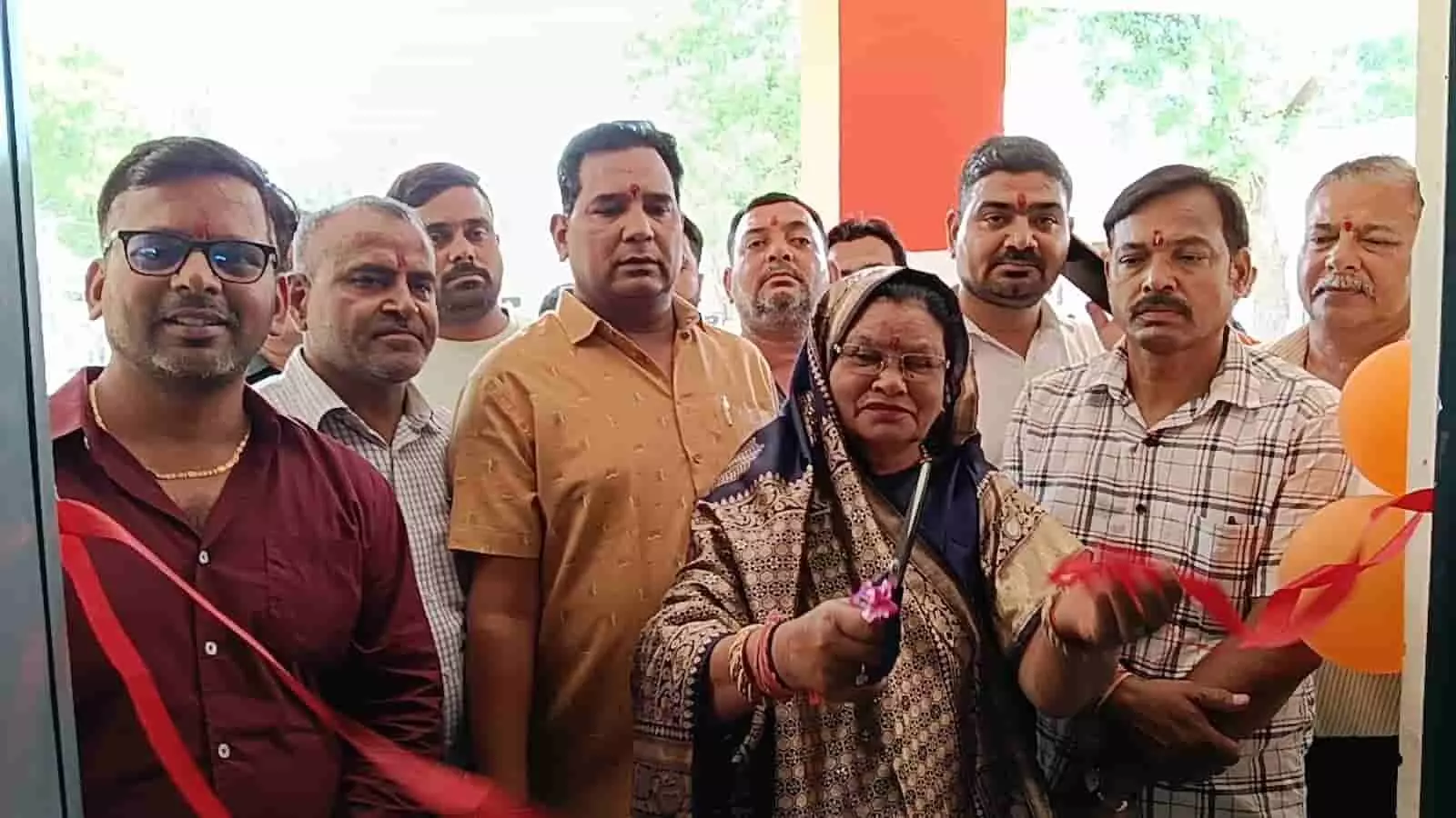 सलूम्बर के सरकारी स्कूल में विधायक शांता अमृतलाल मीणा द्वारा संविधान कक्ष का उद्घाटन करते हुए लाल फीता काटना। सलूम्बर के सरकारी स्कूल में विधायक शांता अमृतलाल मीणा द्वारा संविधान कक्ष का उद्घाटन करते हुए लाल फीता काटना।