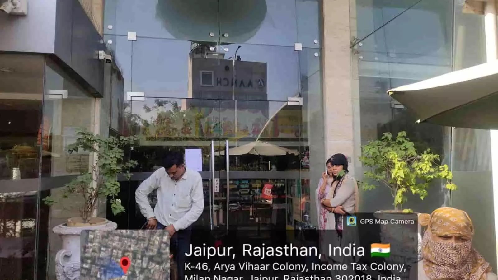 जयपुर में नगर निगम टीम द्वारा मालवीय नगर में बिना लाइसेंस वाले प्रतिष्ठानों को सील करने की प्रक्रिया। जयपुर में नगर निगम टीम द्वारा मालवीय नगर में बिना लाइसेंस वाले प्रतिष्ठानों को सील करने की प्रक्रिया।