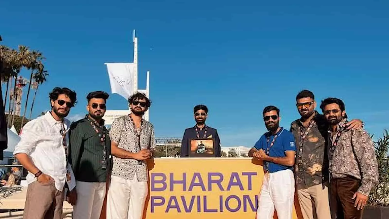 कान्स फिल्म फेस्टिवल के भारत पवेलियन में फिल्म लालो की टीम अंतरराष्ट्रीय मंच पर गुजरात का प्रतिनिधित्व करते हुए।