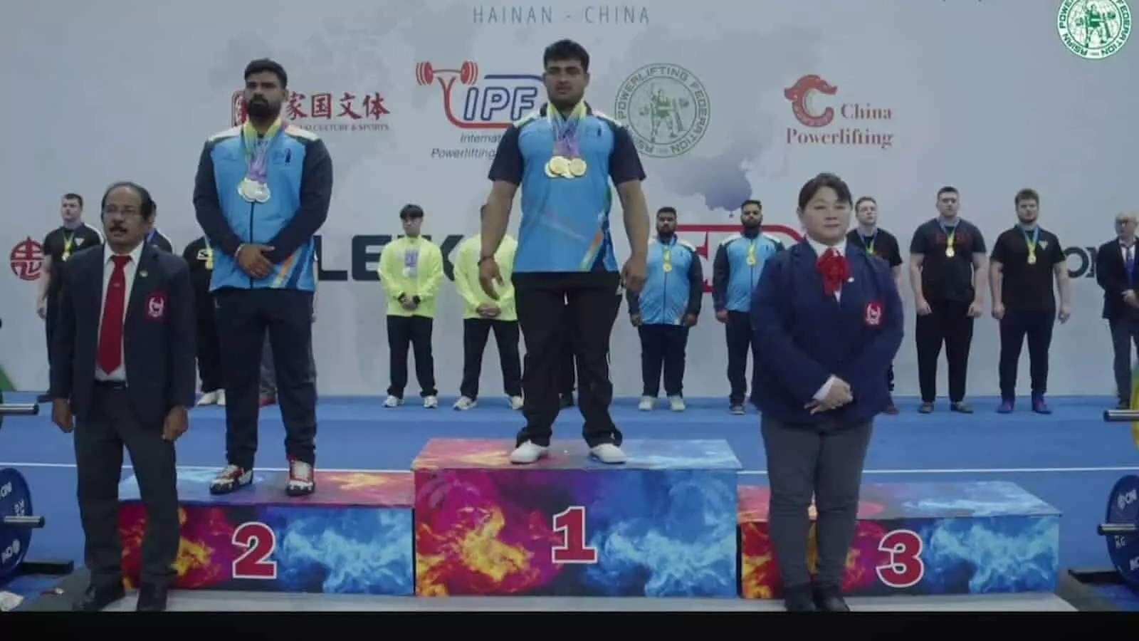 एशियाई पावरलिफ्टिंग चैंपियनशिप के पदक वितरण समारोह में रजत पदक के साथ पोडियम पर खड़े योगेंद्र सोगरवाल। एशियाई पावरलिफ्टिंग चैंपियनशिप के पदक वितरण समारोह में रजत पदक के साथ पोडियम पर खड़े योगेंद्र सोगरवाल।