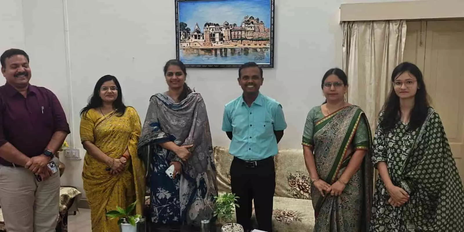 चित्तौड़गढ़ में जनगणना-2027 की समीक्षा बैठक के दौरान अधिकारी और सम्मानित कार्मिक समूह चित्र में उपस्थित हैं। चित्तौड़गढ़ में जनगणना-2027 की समीक्षा बैठक के दौरान अधिकारी और सम्मानित कार्मिक समूह चित्र में उपस्थित हैं।