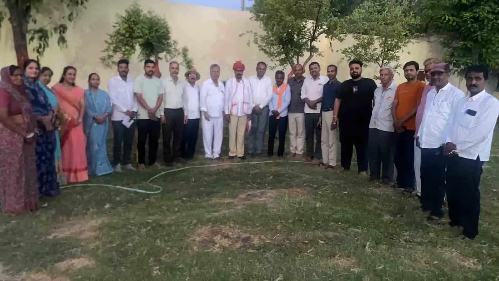 कांकरवा में भाजपा नगर मंडल आकोला की बैठक के दौरान उपस्थित पार्टी पदाधिकारी और कार्यकर्ता।