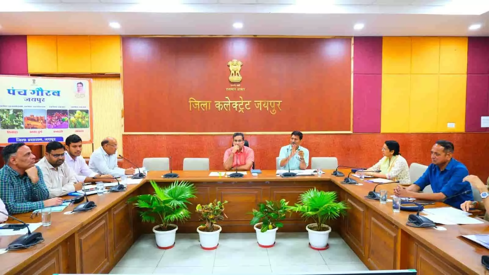 जयपुर कलेक्ट्रेट में जिला सड़क सुरक्षा समिति की बैठक की अध्यक्षता करते कलक्टर संदेश नायक। जयपुर कलेक्ट्रेट में जिला सड़क सुरक्षा समिति की बैठक की अध्यक्षता करते कलक्टर संदेश नायक।