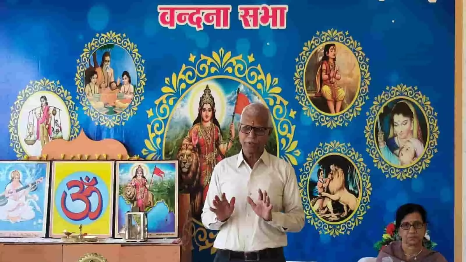 आदर्श विद्या मंदिर छबड़ा में आचार्य दीदी सम्मान समारोह के दौरान मंच पर संबोधन देते अतिथि। आदर्श विद्या मंदिर छबड़ा में आचार्य दीदी सम्मान समारोह के दौरान मंच पर संबोधन देते अतिथि।