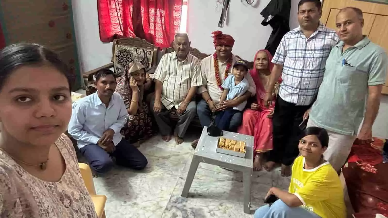 भुसावर में अतिरिक्त जिला न्यायाधीश पद पर पदोन्नत राजीव दत्तात्रेय का परिजनों के साथ स्वागत समारोह। भुसावर में अतिरिक्त जिला न्यायाधीश पद पर पदोन्नत राजीव दत्तात्रेय का परिजनों के साथ स्वागत समारोह।