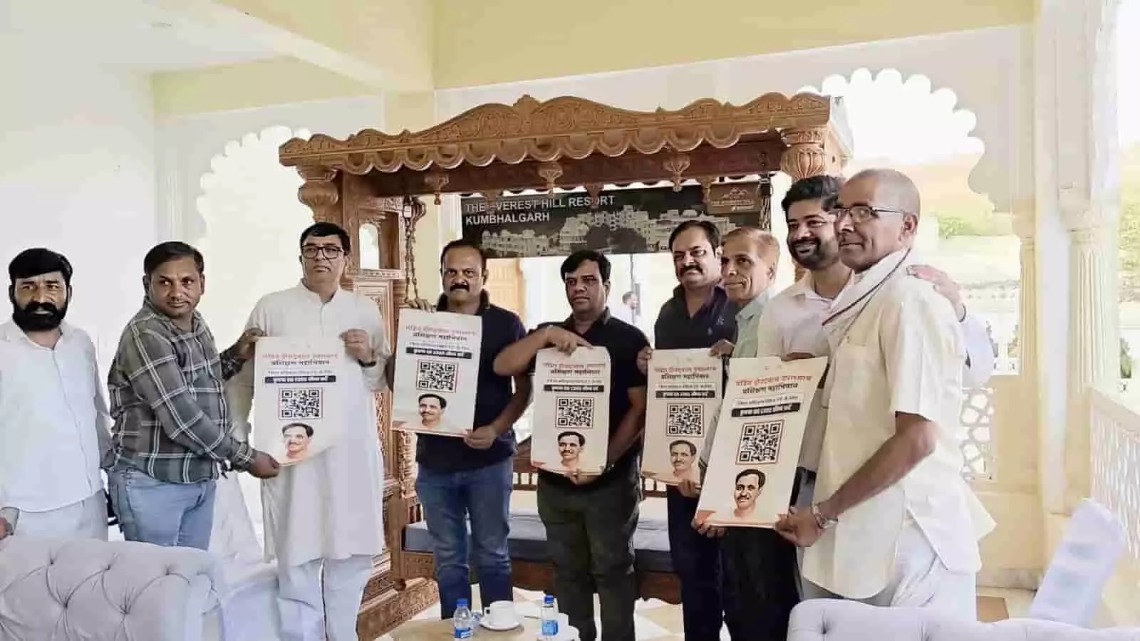 कुंभलगढ़ के रिसोर्ट में भाजपा पदाधिकारी जिला प्रशिक्षण वर्ग के पोस्टर का विमोचन करते हुए। कुंभलगढ़ के रिसोर्ट में भाजपा पदाधिकारी जिला प्रशिक्षण वर्ग के पोस्टर का विमोचन करते हुए।