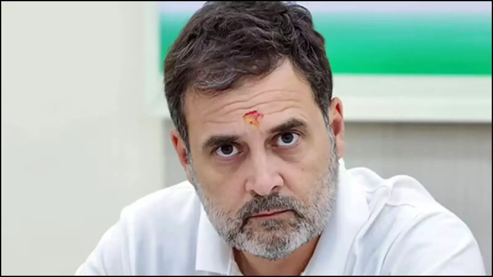 प्रेस कॉन्फ्रेंस में नीट परीक्षा पेपर लीक विवाद पर गंभीर मुद्रा में बोलते राहुल गांधी प्रेस कॉन्फ्रेंस में नीट परीक्षा पेपर लीक विवाद पर गंभीर मुद्रा में बोलते राहुल गांधी
