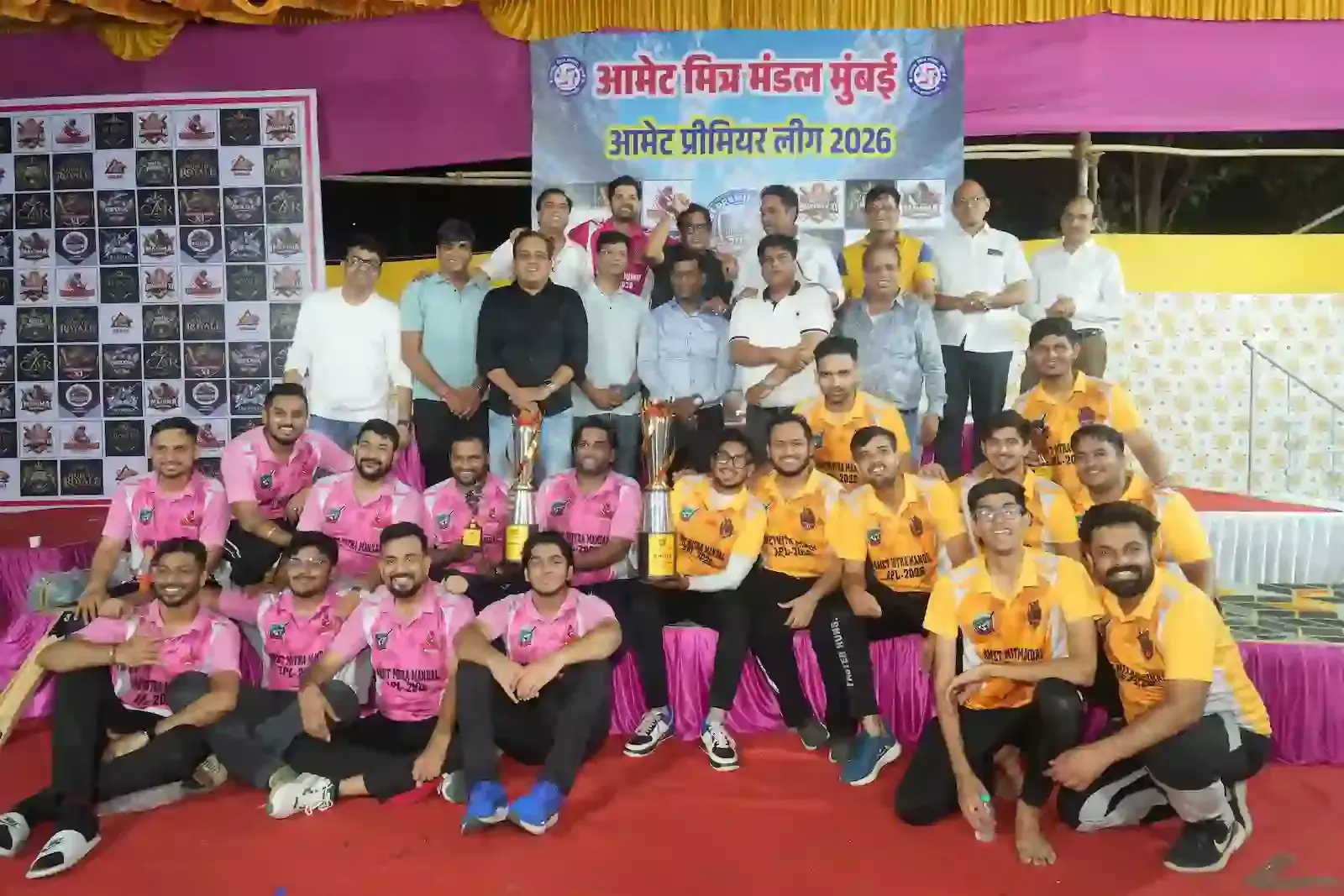 घाटकोपर में आमेट प्रीमियर लीग 2026 के दौरान खिलाड़ी फाइनल मुकाबला खेलते हुए दिखाई दे रहे हैं। घाटकोपर में आमेट प्रीमियर लीग 2026 के दौरान खिलाड़ी फाइनल मुकाबला खेलते हुए दिखाई दे रहे हैं।