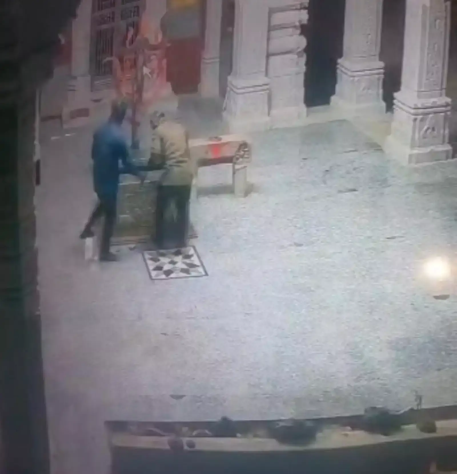 चामुंडा माता मंदिर का मुख्य द्वार जहां उदयपुर के मावली में चोरी की वारदात हुई। चामुंडा माता मंदिर का मुख्य द्वार जहां उदयपुर के मावली में चोरी की वारदात हुई।