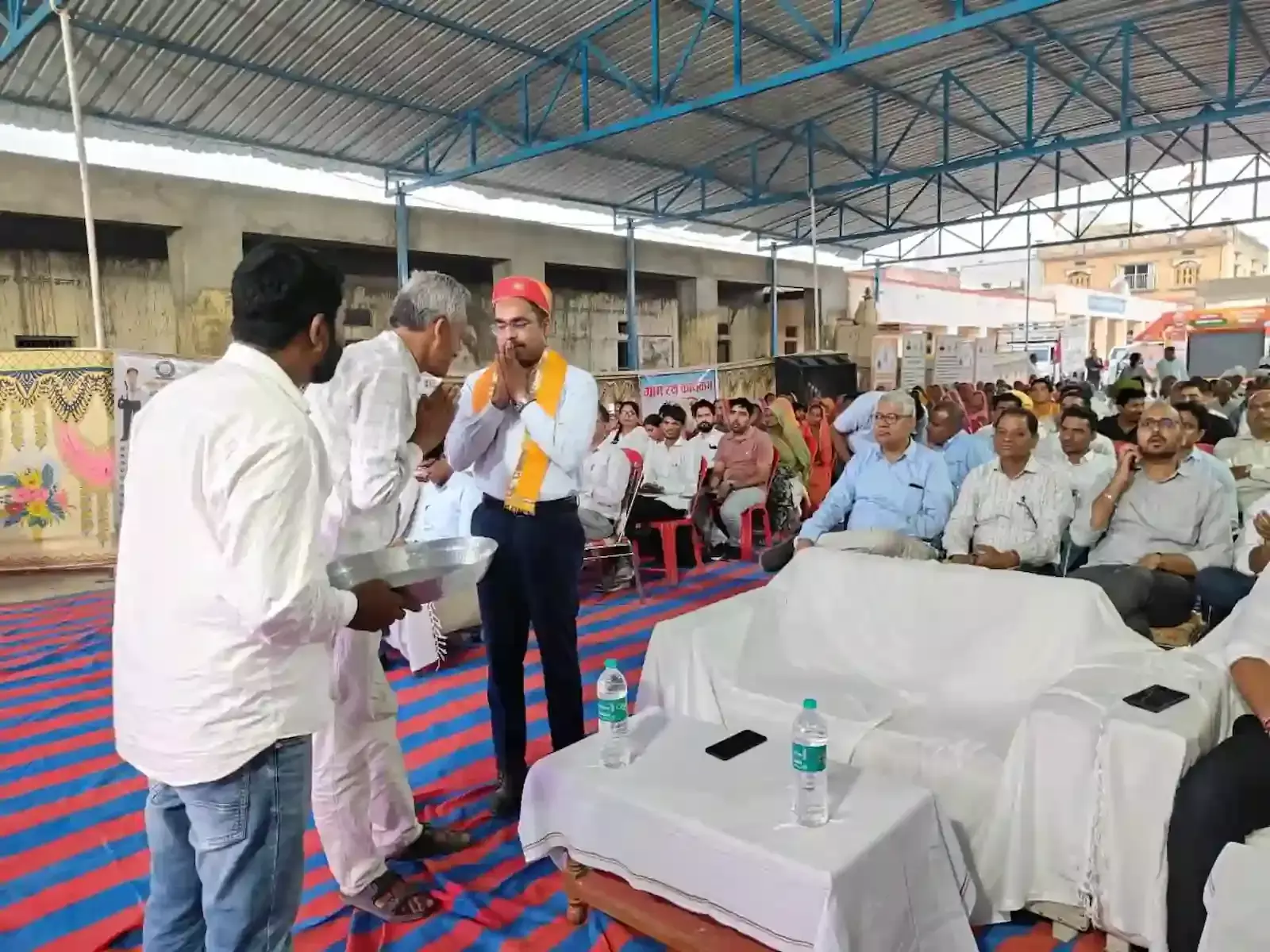 सलूंबर जिला मुख्यालय पर राजस्व अधिकारियों की समीक्षा बैठक की अध्यक्षता करते जिला कलक्टर मुहम्मद जुनेद पी पी। सलूंबर जिला मुख्यालय पर राजस्व अधिकारियों की समीक्षा बैठक की अध्यक्षता करते जिला कलक्टर मुहम्मद जुनेद पी पी।