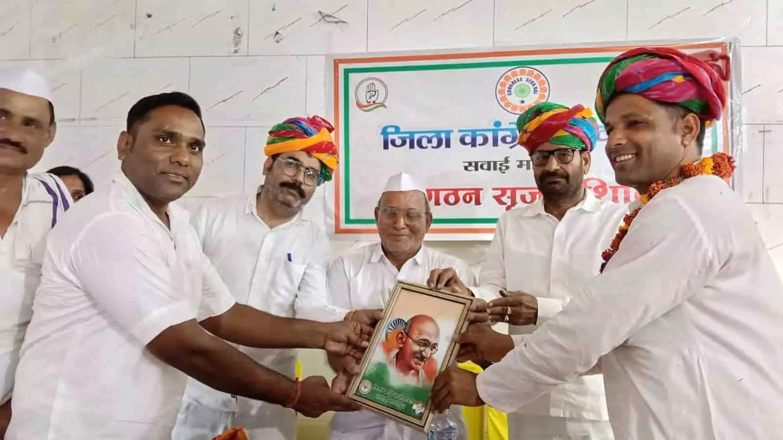 सवाई माधोपुर के चौथ का बरवाड़ा में कांग्रेस सेवादल प्रशिक्षण शिविर के दौरान नेताओं का समूह। सवाई माधोपुर के चौथ का बरवाड़ा में कांग्रेस सेवादल प्रशिक्षण शिविर के दौरान नेताओं का समूह।