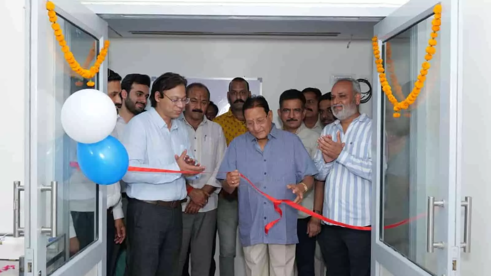 कोटा के ईथॉस हॉस्पिटल में विधायक शांति धारीवाल अत्याधुनिक ईआरसीपी सुइट का उद्घाटन करते हुए। कोटा के ईथॉस हॉस्पिटल में विधायक शांति धारीवाल अत्याधुनिक ईआरसीपी सुइट का उद्घाटन करते हुए।