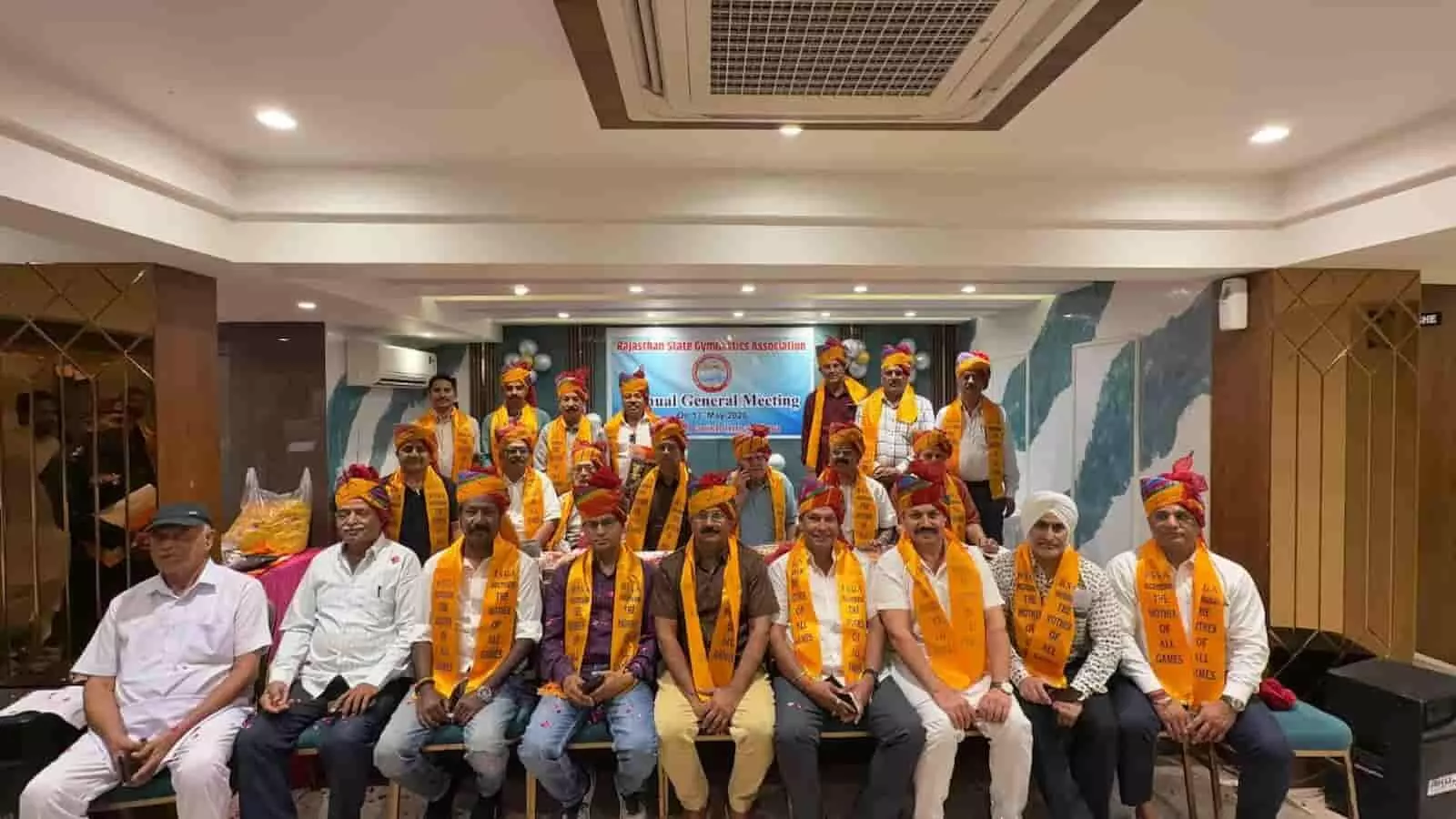 राजस्थान राज्य जिम्नास्टिक्स संघ के नवनिर्वाचित सदस्य और प्रतिनिधि चुनाव परिणाम के बाद बैठक में उपस्थित। राजस्थान राज्य जिम्नास्टिक्स संघ के नवनिर्वाचित सदस्य और प्रतिनिधि चुनाव परिणाम के बाद बैठक में उपस्थित।