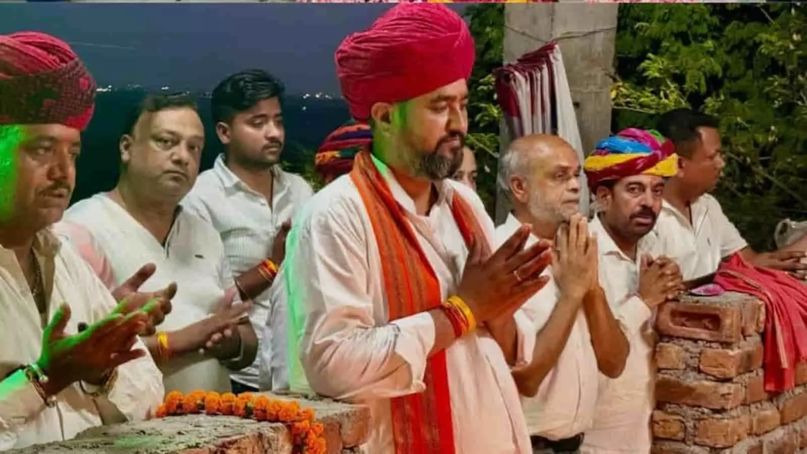 devnarayan-temple-devotees-praying-bhilwara.jpg devnarayan-temple-devotees-praying-bhilwara.jpg