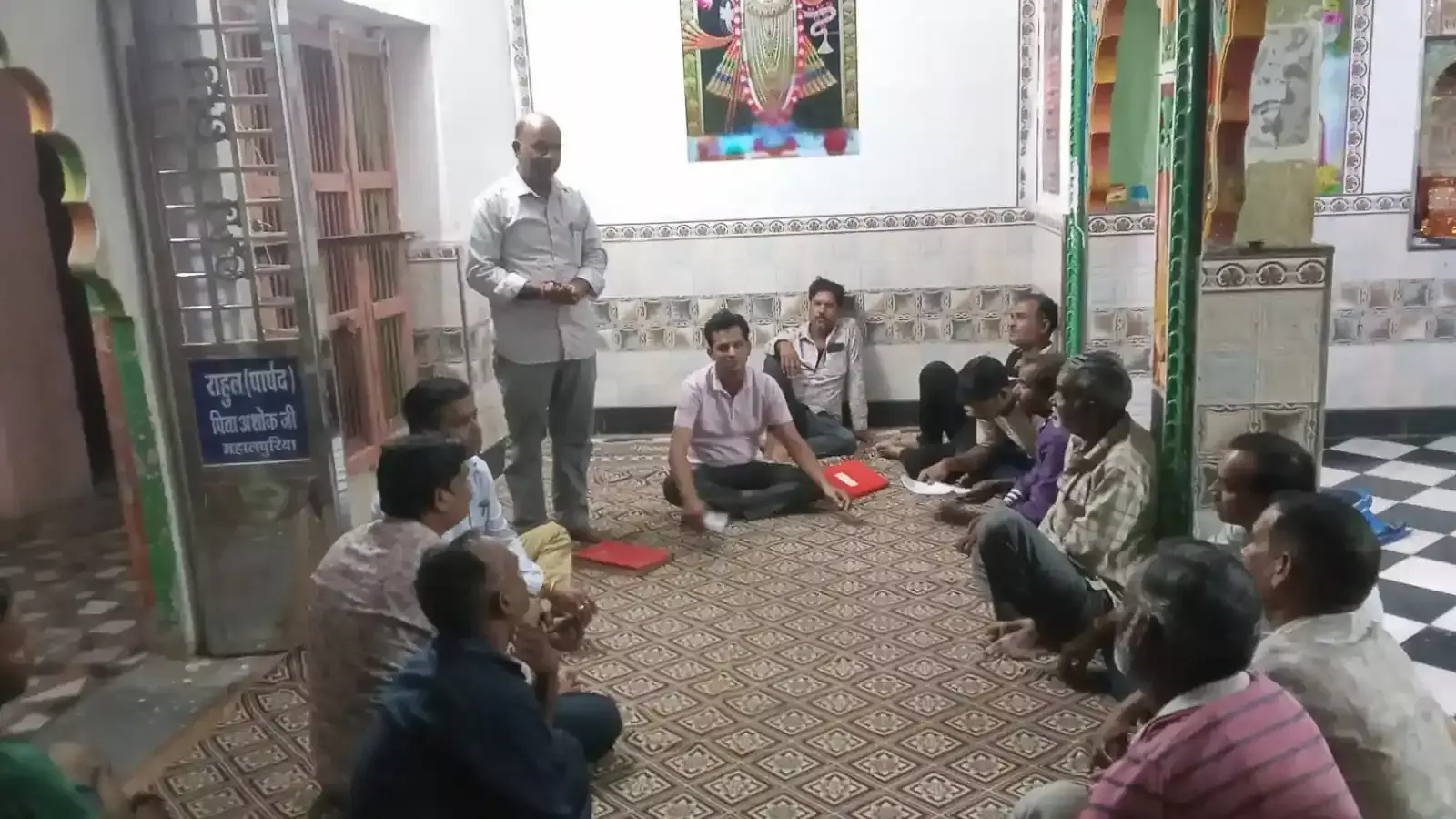 छोटीसादडी में आयोजित यादव समाज विकास समिति की बैठक में उपस्थित समाज के वरिष्ठ जन और पदाधिकारी। छोटीसादडी में आयोजित यादव समाज विकास समिति की बैठक में उपस्थित समाज के वरिष्ठ जन और पदाधिकारी।