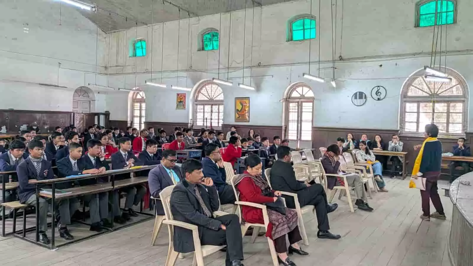 कार्सियांग में दार्जिलिंग हिमालयन रेलवे साहित्य उत्सव के समापन पर प्रमाण-पत्र वितरण समारोह का आयोजन। कार्सियांग में दार्जिलिंग हिमालयन रेलवे साहित्य उत्सव के समापन पर प्रमाण-पत्र वितरण समारोह का आयोजन।