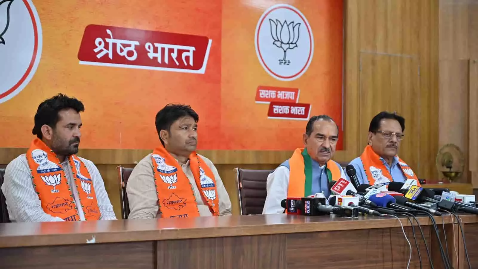 जयपुर में प्रेस वार्ता के दौरान भाजपा प्रदेश अध्यक्ष मदन राठौड़ अपनी बात रखते हुए। जयपुर में प्रेस वार्ता के दौरान भाजपा प्रदेश अध्यक्ष मदन राठौड़ अपनी बात रखते हुए।