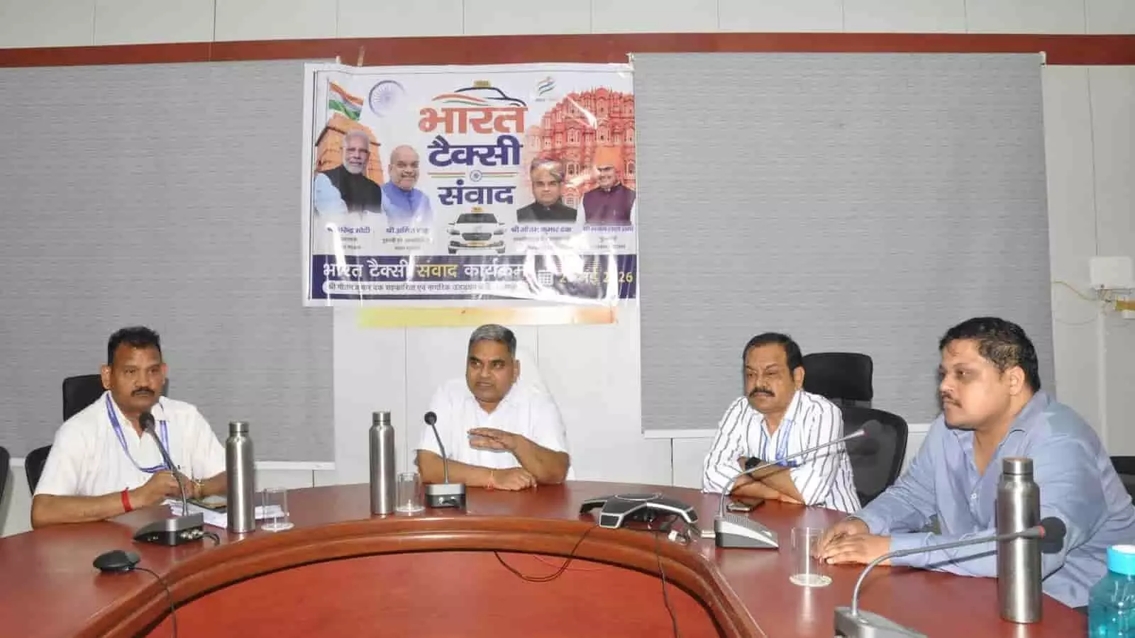 सहकारिता मंत्री गौतम कुमार दक जयपुर में भारत टैक्सी सेवा की योजना पर चर्चा कर रहे हैं। सहकारिता मंत्री गौतम कुमार दक जयपुर में भारत टैक्सी सेवा की योजना पर चर्चा कर रहे हैं।