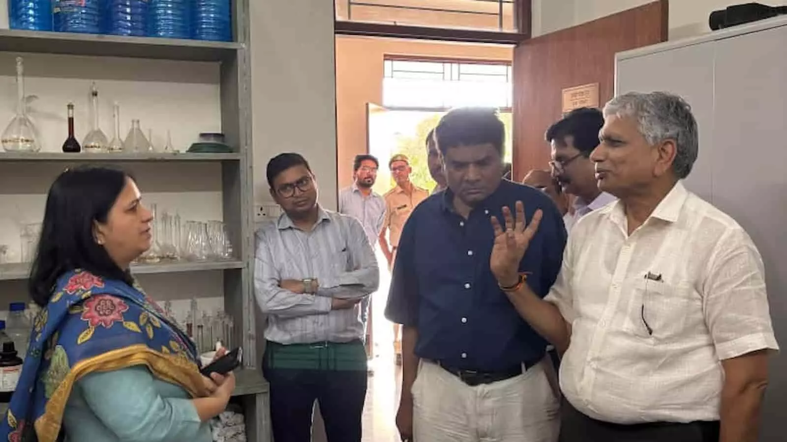 कोटा के श्रीरामशांताय जैविक कृषि अनुसंधान केंद्र में वैज्ञानिकों से बातचीत करतीं मुख्य सचिव मंजू राजपाल। कोटा के श्रीरामशांताय जैविक कृषि अनुसंधान केंद्र में वैज्ञानिकों से बातचीत करतीं मुख्य सचिव मंजू राजपाल।