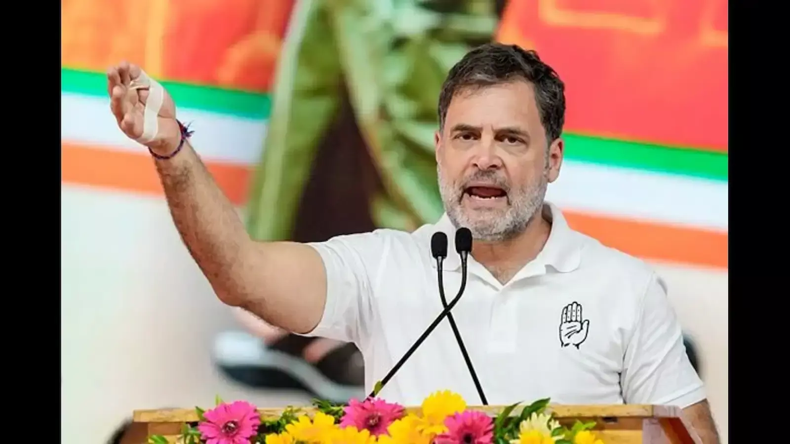 रायबरेली में कांग्रेस सांसद राहुल गांधी आरएसएस और केंद्र सरकार पर निशाना साध रहे हैं। रायबरेली में कांग्रेस सांसद राहुल गांधी आरएसएस और केंद्र सरकार पर निशाना साध रहे हैं।