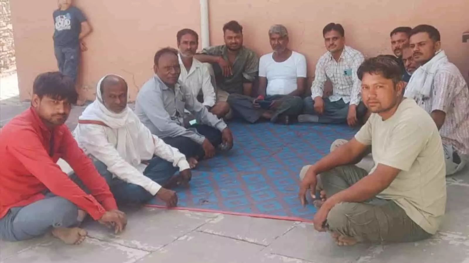 खुरी गांव में विधायक जन संवाद यात्रा की तैयारियों के लिए आयोजित भाजपा कार्यकर्ताओं की बैठक। खुरी गांव में विधायक जन संवाद यात्रा की तैयारियों के लिए आयोजित भाजपा कार्यकर्ताओं की बैठक।