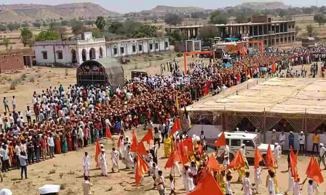 घांटा नैनवाड़ी में देवनारायण महायज्ञ के दौरान उप मुख्यमंत्री दिया कुमारी श्रद्धालुओं के बीच उपस्थित। घांटा नैनवाड़ी में देवनारायण महायज्ञ के दौरान उप मुख्यमंत्री दिया कुमारी श्रद्धालुओं के बीच उपस्थित।
