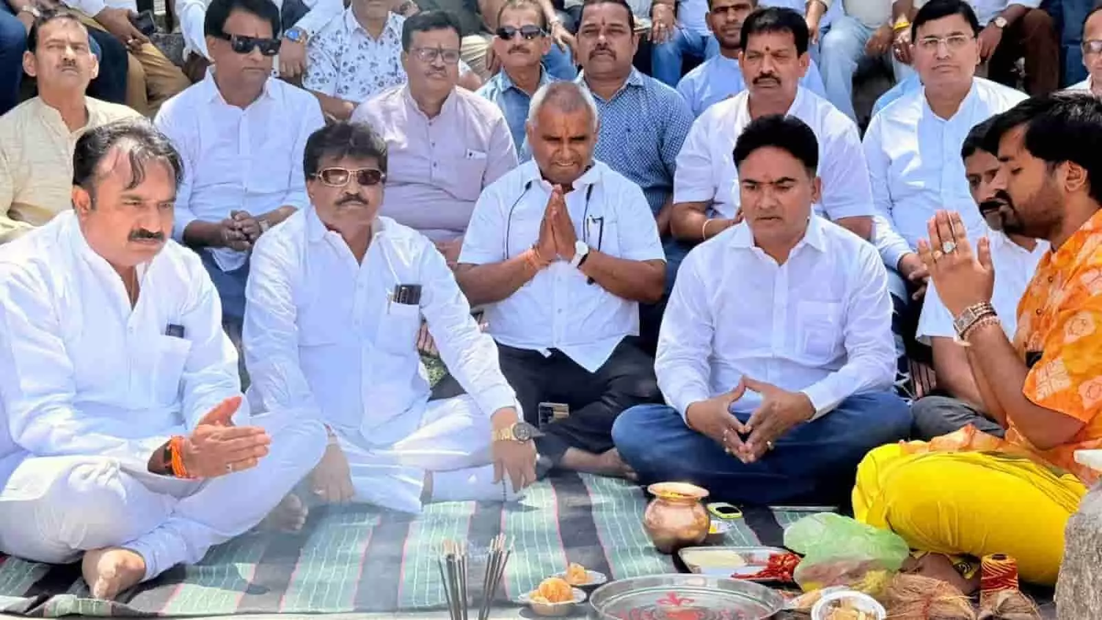 चित्तौड़गढ़ में विधायक चंद्रभान सिंह आक्या द्वारा हाई लेवल ब्रिज का भूमि पूजन। चित्तौड़गढ़ में विधायक चंद्रभान सिंह आक्या द्वारा हाई लेवल ब्रिज का भूमि पूजन।