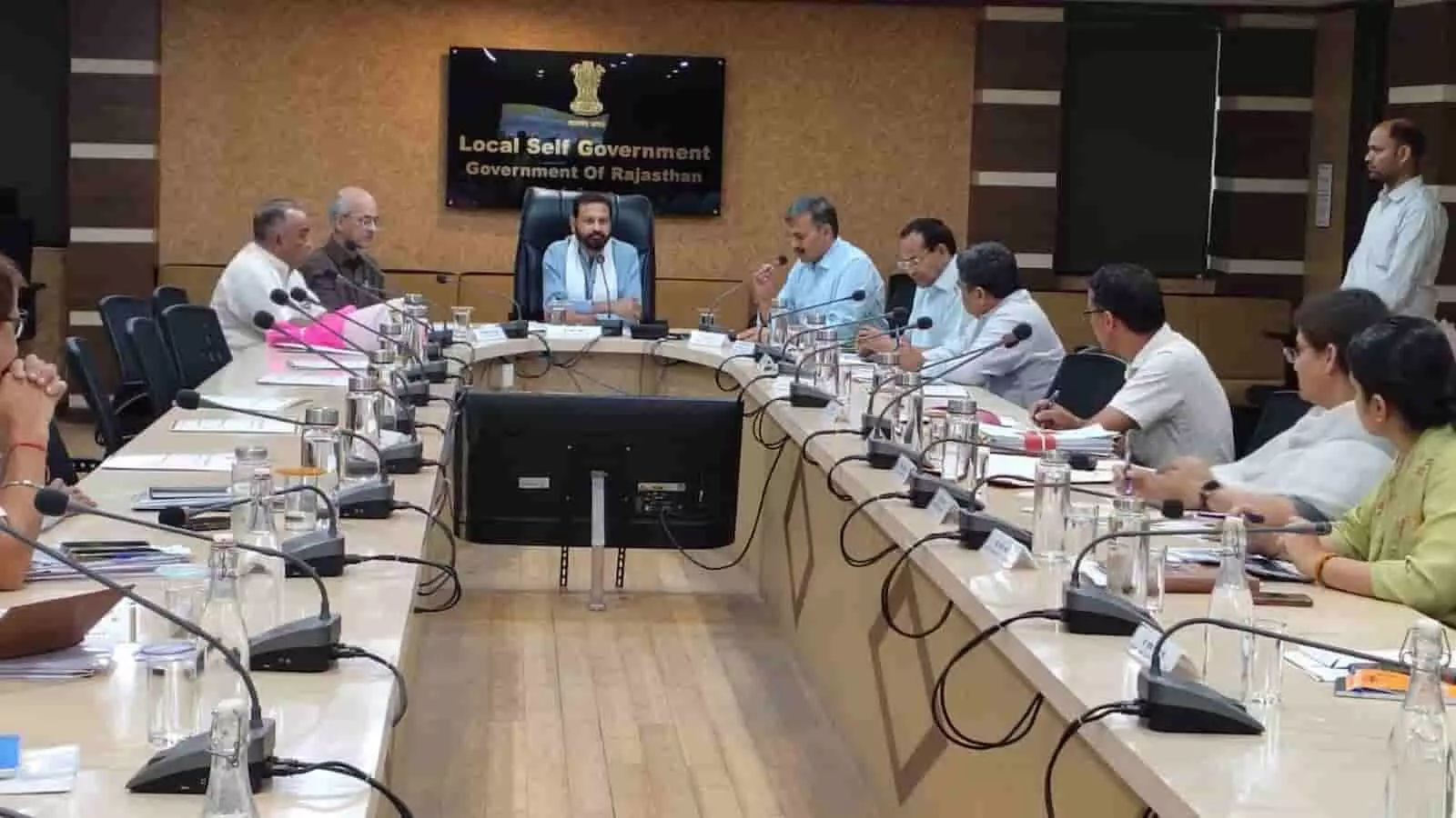 नाथद्वारा विधायक विश्वराज सिंह मेवाड़ जयपुर में प्राक्कलन समिति की बैठक में जनहित के मुद्दों पर चर्चा करते हुए। नाथद्वारा विधायक विश्वराज सिंह मेवाड़ जयपुर में प्राक्कलन समिति की बैठक में जनहित के मुद्दों पर चर्चा करते हुए।