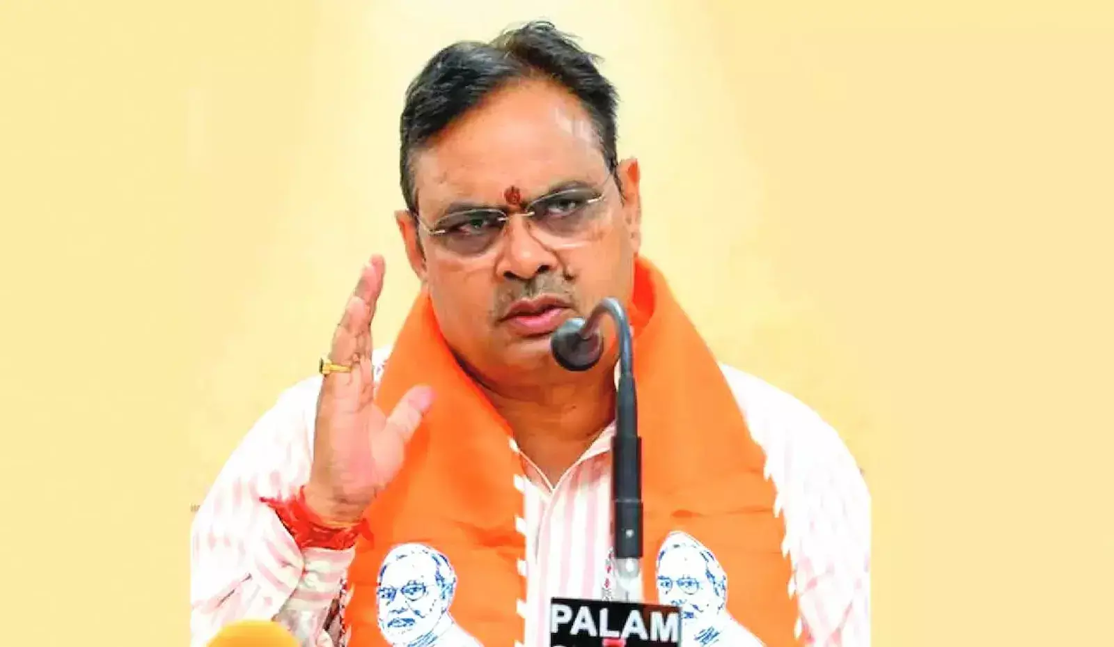मुख्यमंत्री भजनलाल शर्मा डूंगरपुर में आयोजित स्वच्छता संदेश कार्यक्रम को संबोधित कर रहे हैं। मुख्यमंत्री भजनलाल शर्मा डूंगरपुर में आयोजित स्वच्छता संदेश कार्यक्रम को संबोधित कर रहे हैं।