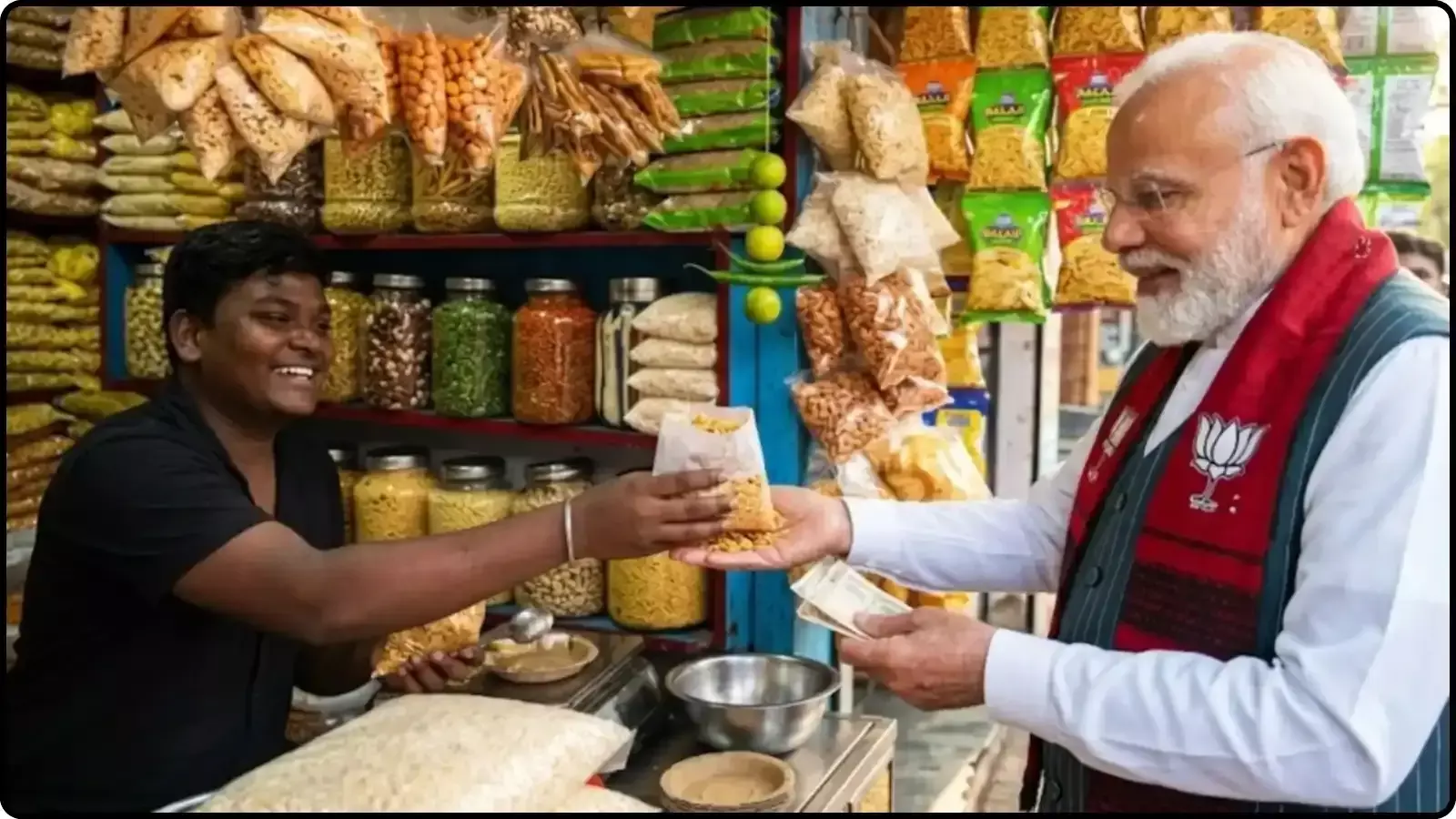 एक दुकान पर स्नैक परोसता दुकानदार और सामने खड़े प्रधानमंत्री नरेंद्र मोदी। एक दुकान पर स्नैक परोसता दुकानदार और सामने खड़े प्रधानमंत्री नरेंद्र मोदी।