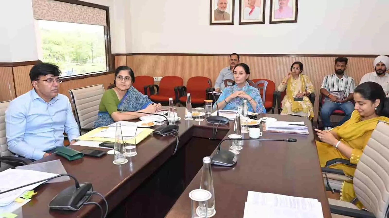 सचिवालय जयपुर में पर्यटन विभाग की बैठक की अध्यक्षता करतीं उप मुख्यमंत्री दिया कुमारी और उपस्थित अधिकारी। सचिवालय जयपुर में पर्यटन विभाग की बैठक की अध्यक्षता करतीं उप मुख्यमंत्री दिया कुमारी और उपस्थित अधिकारी।