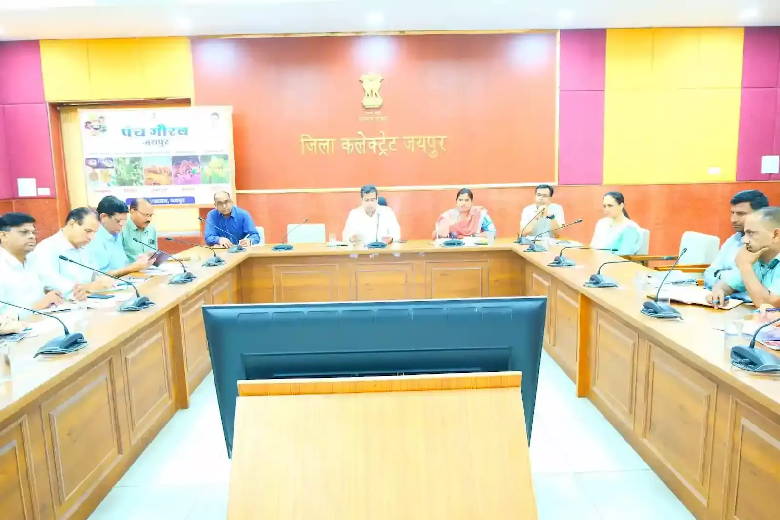 जयपुर में वंदे गंगा जल संरक्षण अभियान के तहत जल स्रोतों की सफाई करते हुए लोग। जयपुर में वंदे गंगा जल संरक्षण अभियान के तहत जल स्रोतों की सफाई करते हुए लोग।