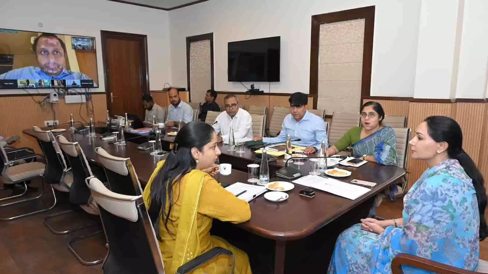 जयपुर शासन सचिवालय में पर्यटन हितधारकों की बैठक की अध्यक्षता करतीं उपमुख्यमंत्री दिया कुमारी। जयपुर शासन सचिवालय में पर्यटन हितधारकों की बैठक की अध्यक्षता करतीं उपमुख्यमंत्री दिया कुमारी।