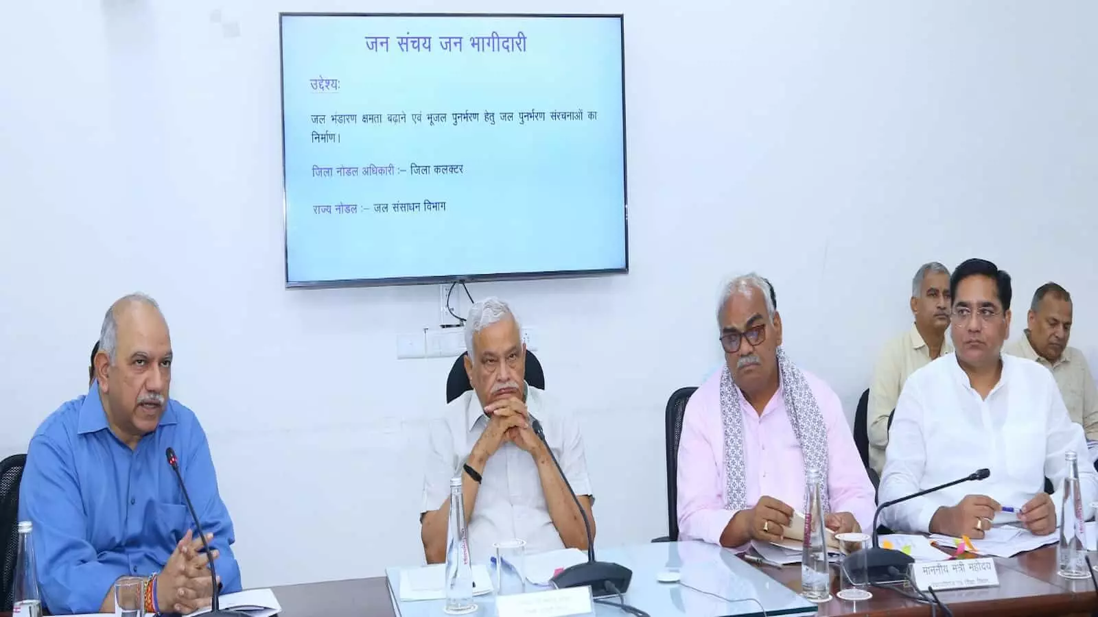 शासन सचिवालय जयपुर में जल संचय जन भागीदारी बैठक में चर्चा करते मंत्री और प्रशासनिक अधिकारी। शासन सचिवालय जयपुर में जल संचय जन भागीदारी बैठक में चर्चा करते मंत्री और प्रशासनिक अधिकारी।