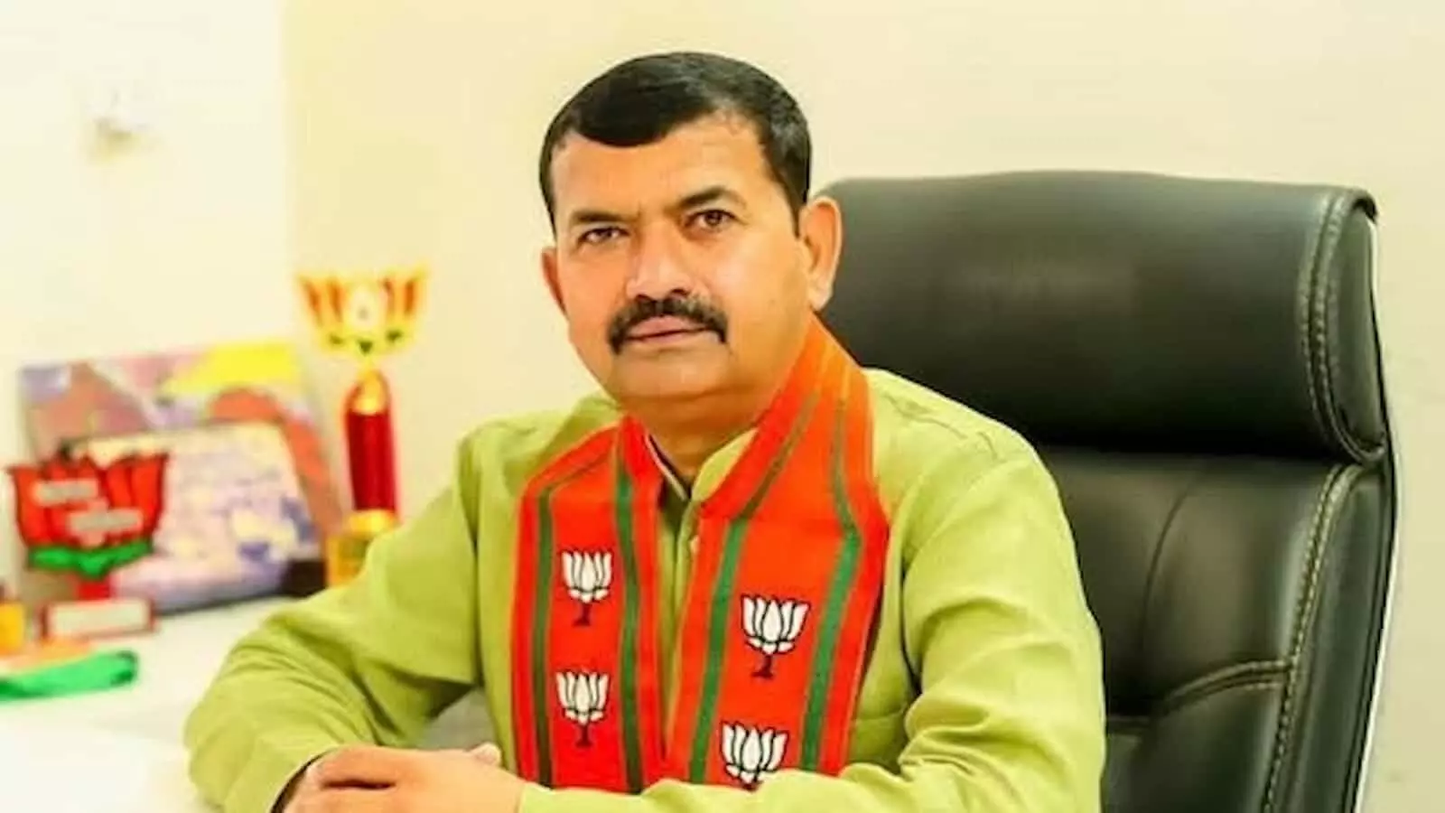 भाजपा महामंत्री श्रवण सिंह बगड़ी जयपुर में केंद्र सरकार के 12 वर्ष पूरे होने पर जानकारी दे रहे हैं। भाजपा महामंत्री श्रवण सिंह बगड़ी जयपुर में केंद्र सरकार के 12 वर्ष पूरे होने पर जानकारी दे रहे हैं।