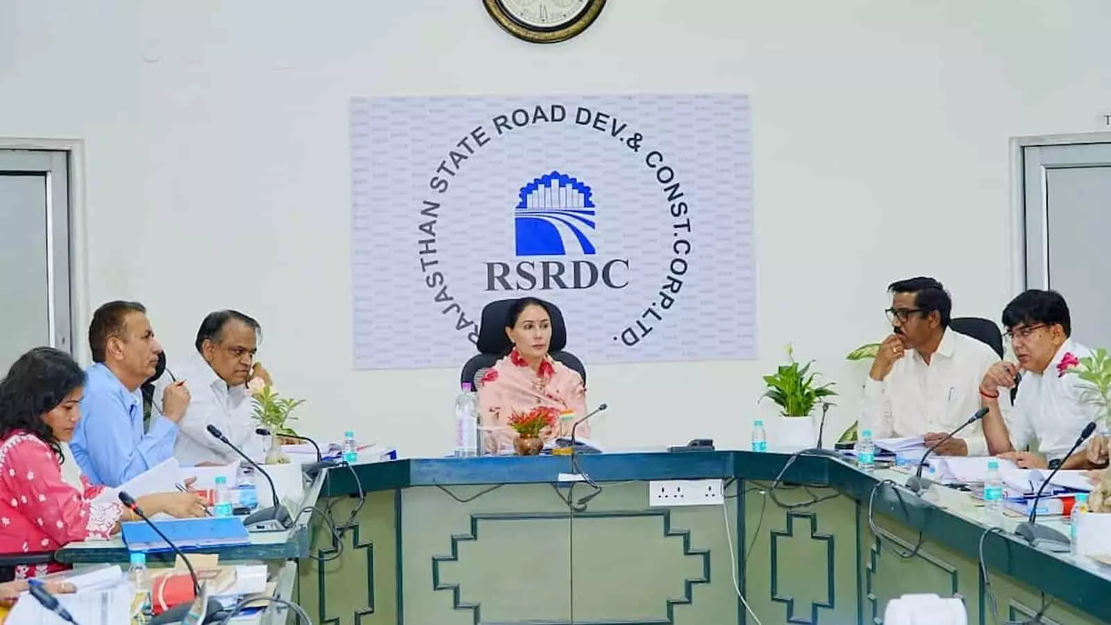 जयपुर में आरएसआरडीसी सभागार में आयोजित 131वीं बोर्ड बैठक की अध्यक्षता करतीं उप मुख्यमंत्री दिया कुमारी। जयपुर में आरएसआरडीसी सभागार में आयोजित 131वीं बोर्ड बैठक की अध्यक्षता करतीं उप मुख्यमंत्री दिया कुमारी।