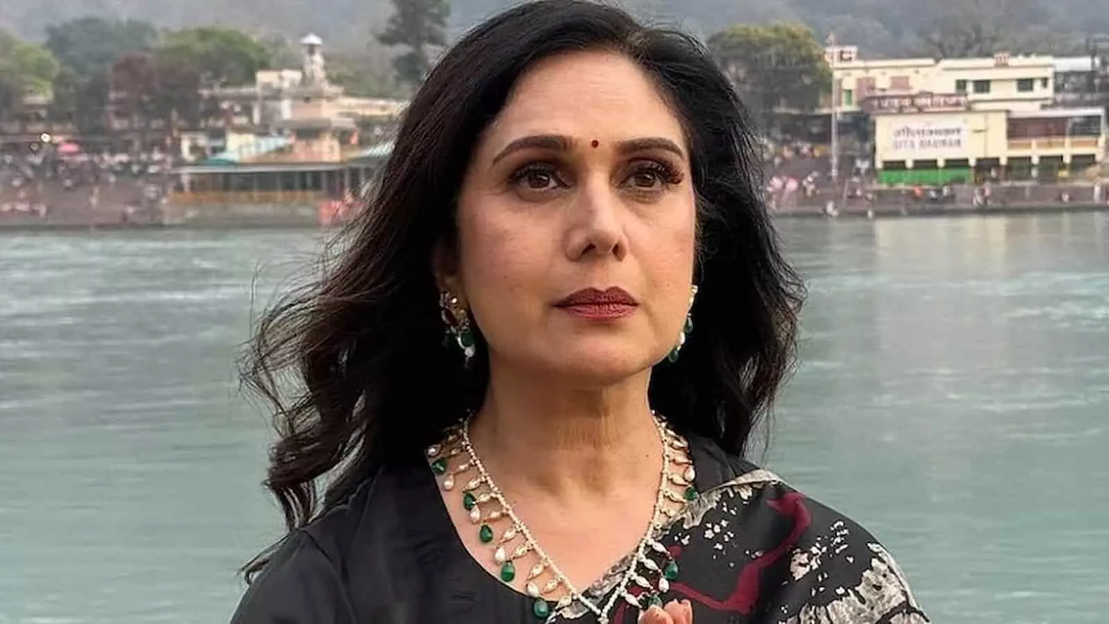 अभिनेत्री मीनाक्षी शेषाद्रि मुंबई में फिल्म और ओटीटी प्रोजेक्ट्स के लिए काम मांगते हुए। अभिनेत्री मीनाक्षी शेषाद्रि मुंबई में फिल्म और ओटीटी प्रोजेक्ट्स के लिए काम मांगते हुए।
