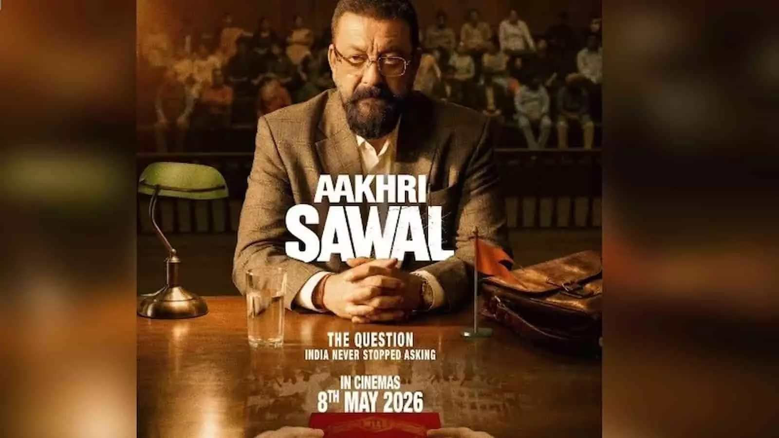 आख़िरी सवाल फिल्म के पोस्टर में अभिनेता संजय दत्त कोर्ट रूम की मेज पर बैठे हुए दिखाई दे रहे हैं। आख़िरी सवाल फिल्म के पोस्टर में अभिनेता संजय दत्त कोर्ट रूम की मेज पर बैठे हुए दिखाई दे रहे हैं।