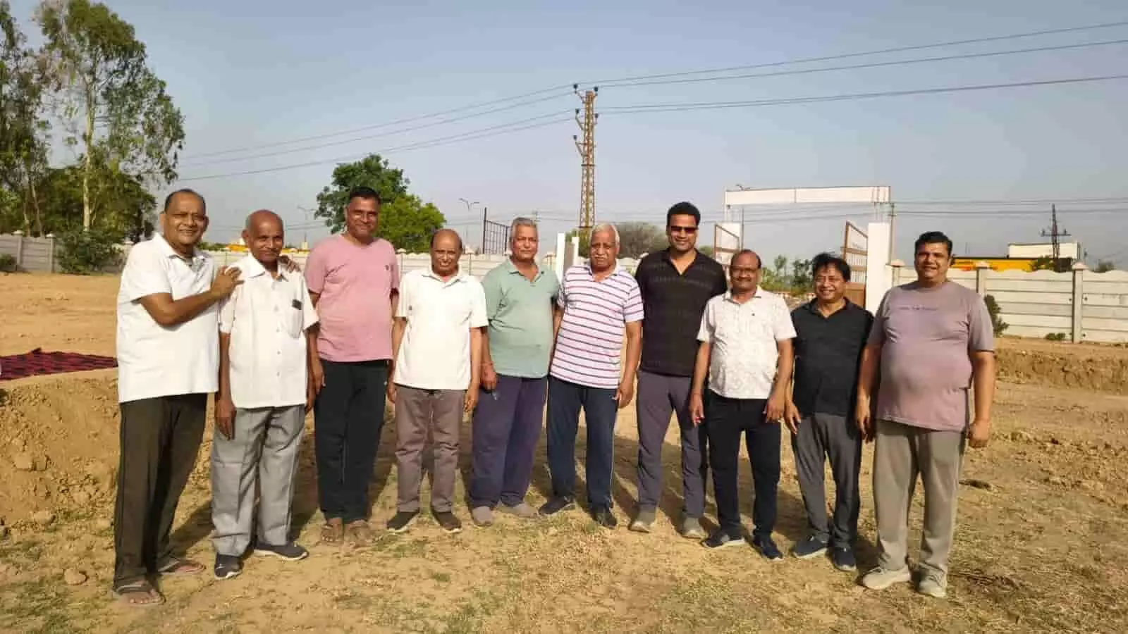 अग्रसेन माधवी भवन कोटा में कार्यकारिणी बैठक के दौरान एकत्रित समाज के पदाधिकारी। अग्रसेन माधवी भवन कोटा में कार्यकारिणी बैठक के दौरान एकत्रित समाज के पदाधिकारी।
