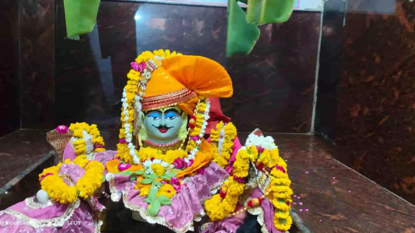 जवाहर नगर स्थित श्री राम मंदिर में विशेष श्रृंगारित भगवान नर्मदेश्वर महादेव की प्रतिमा। जवाहर नगर स्थित श्री राम मंदिर में विशेष श्रृंगारित भगवान नर्मदेश्वर महादेव की प्रतिमा।