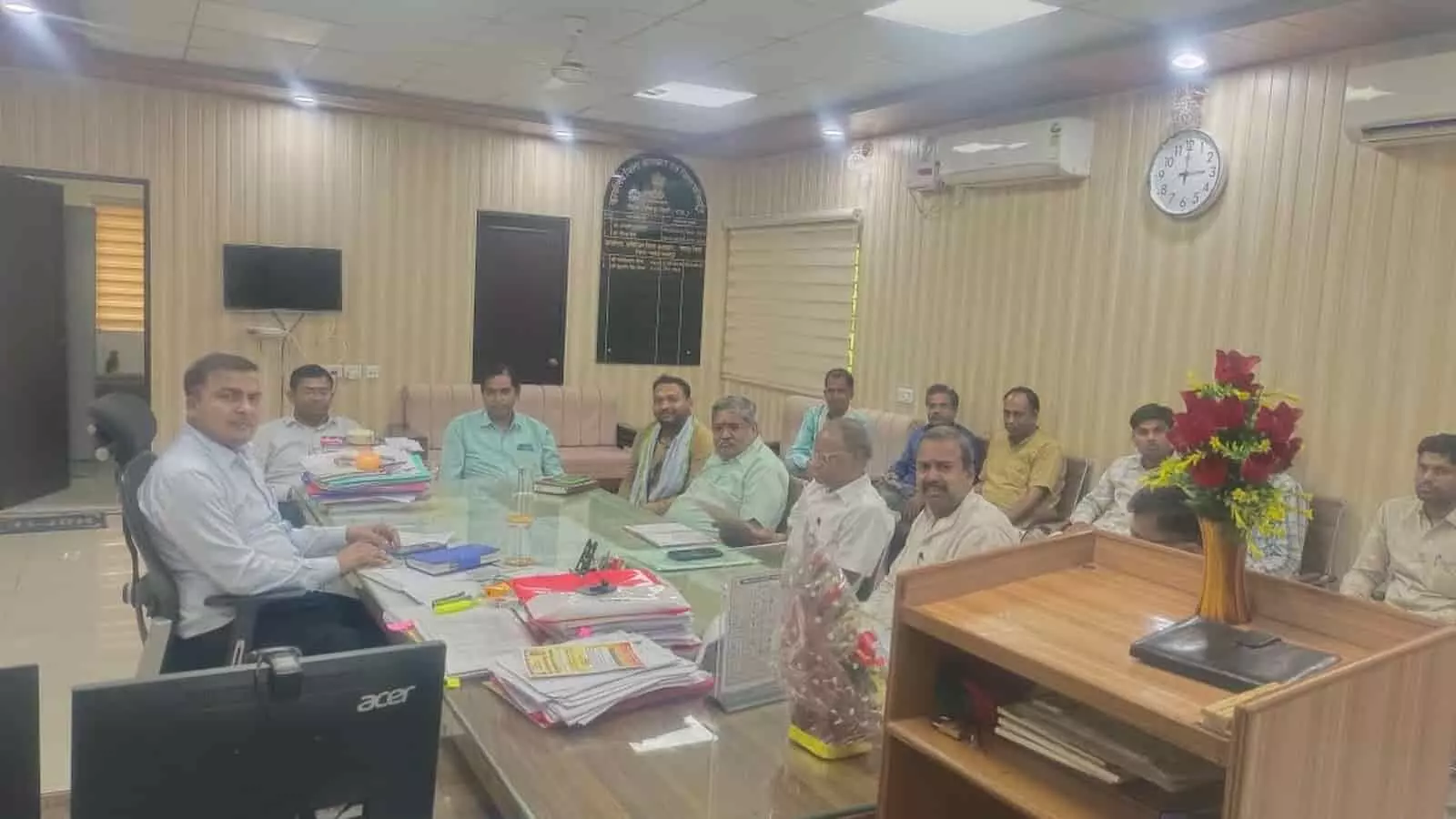 गंगापुर सिटी नगर परिषद सभागार में अतिरिक्त जिला कलक्टर सुदर्शन सिंह तोमर की अध्यक्षता में सीवरेज कार्य समीक्षा बैठक में बैठे अधिकारी। गंगापुर सिटी नगर परिषद सभागार में अतिरिक्त जिला कलक्टर सुदर्शन सिंह तोमर की अध्यक्षता में सीवरेज कार्य समीक्षा बैठक में बैठे अधिकारी।