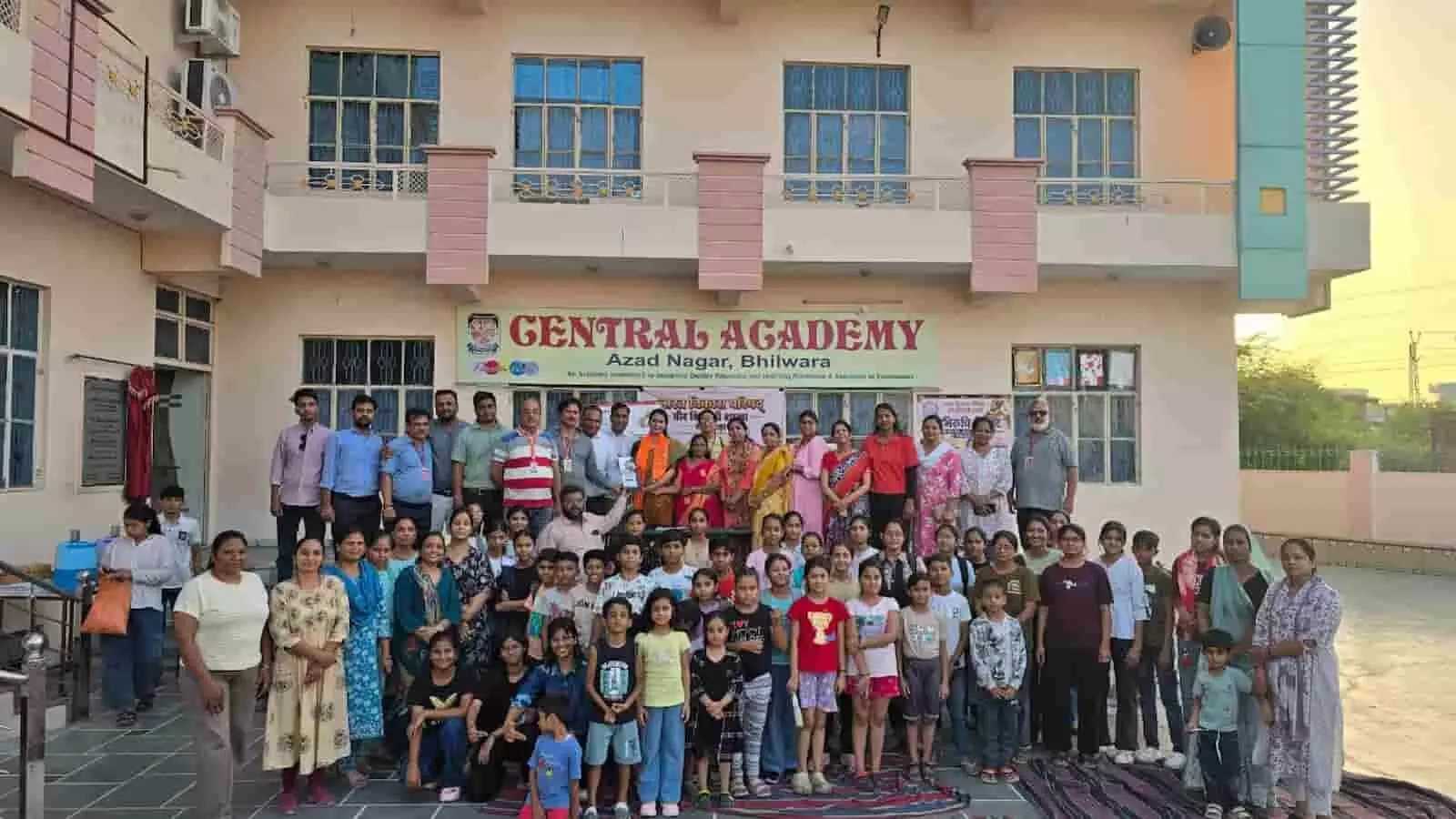 सेंट्रल एकेडमी भीलवाड़ा में भारत विकास परिषद् द्वारा आयोजित शिविर में शामिल प्रतिभागी और अभिभावक। सेंट्रल एकेडमी भीलवाड़ा में भारत विकास परिषद् द्वारा आयोजित शिविर में शामिल प्रतिभागी और अभिभावक।