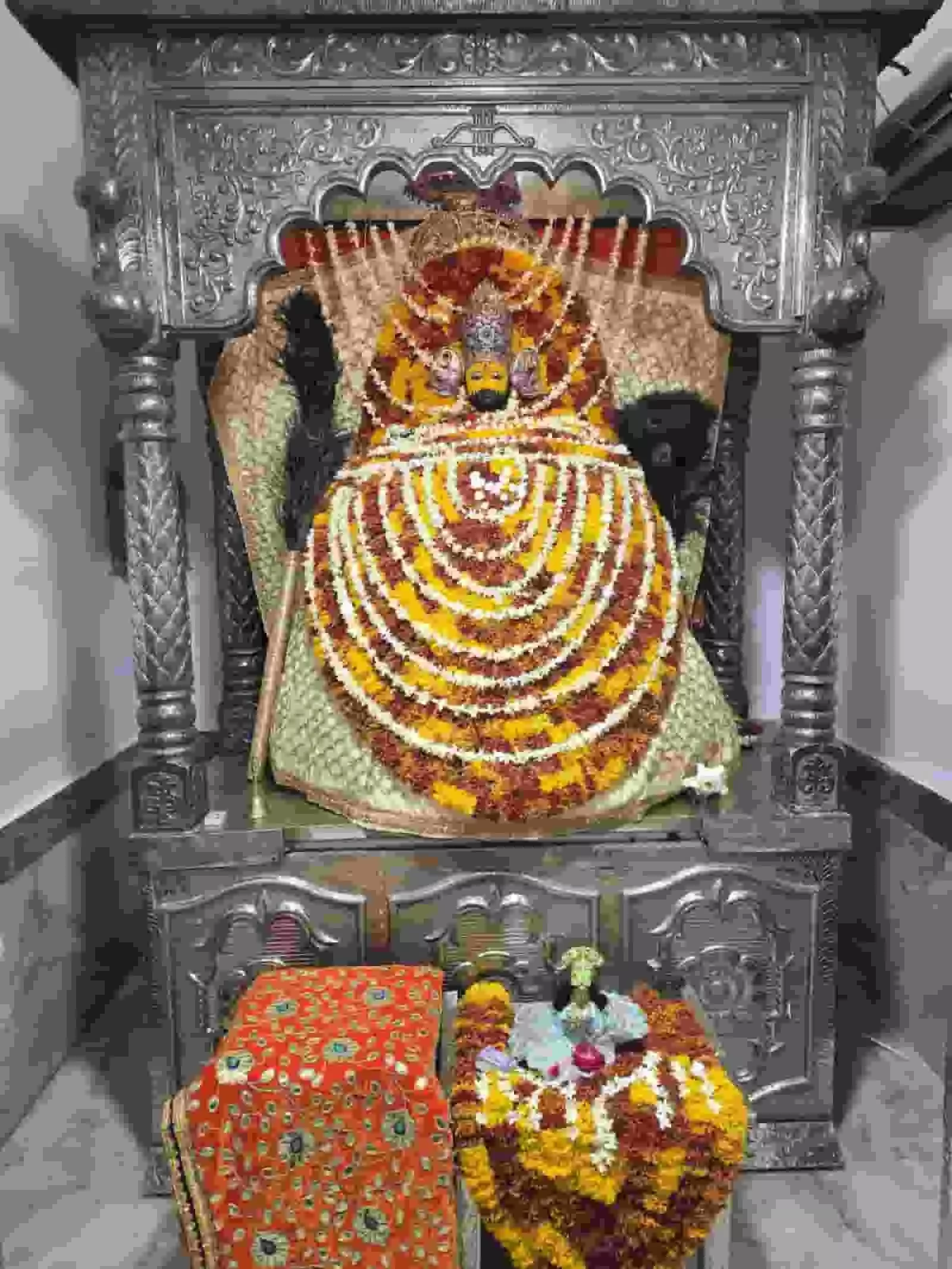 भीलवाड़ा के काशीपुरी धाम स्थित श्री श्याम मंदिर में आयोजित होने वाले संकीर्तन का दृश्य। भीलवाड़ा के काशीपुरी धाम स्थित श्री श्याम मंदिर में आयोजित होने वाले संकीर्तन का दृश्य।