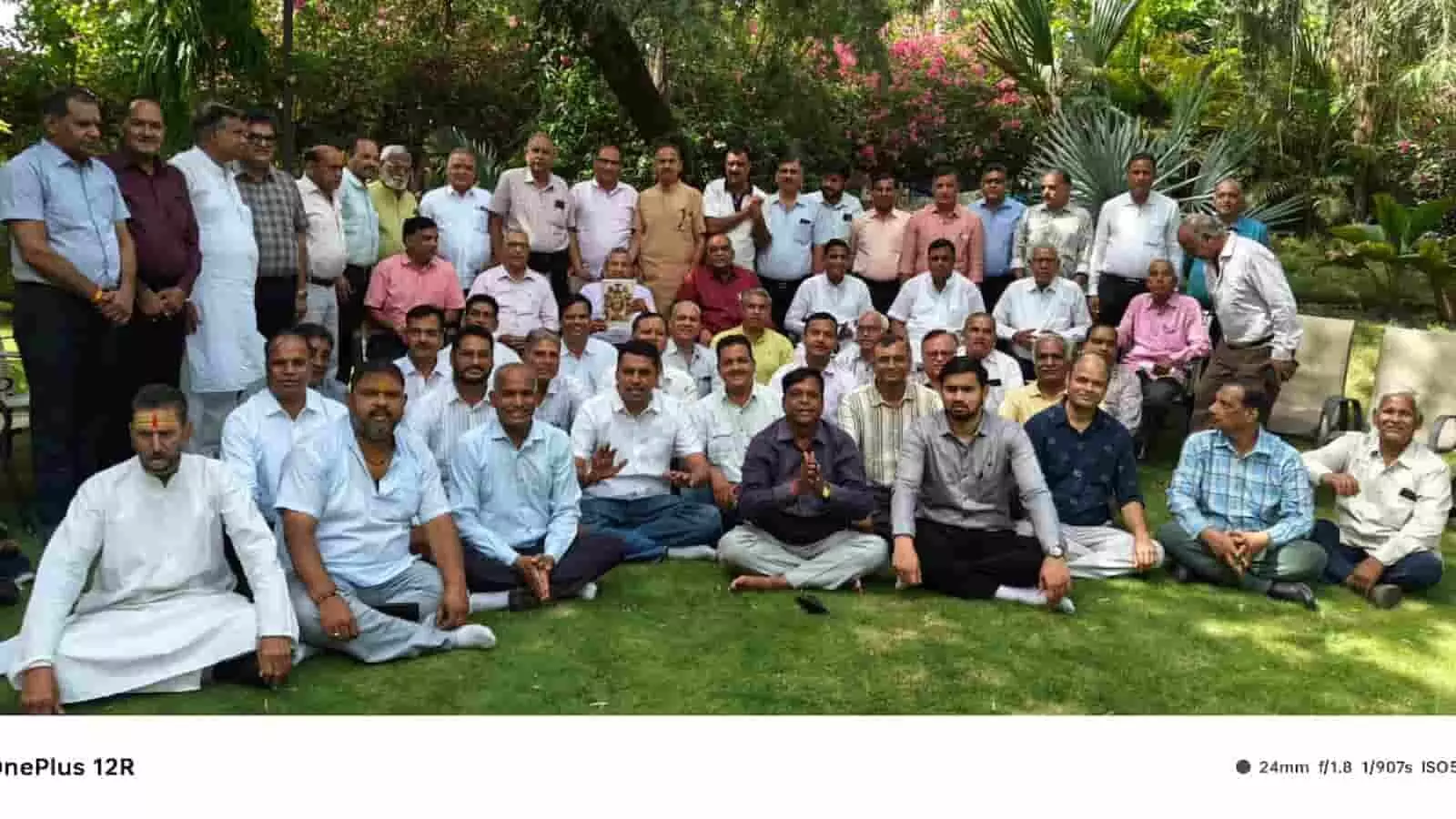 भीलवाड़ा में महेश नवमी महोत्सव की तैयारियों के संदर्भ में स्मारिका का विमोचन करते समाज के गणमान्य व्यक्ति। भीलवाड़ा में महेश नवमी महोत्सव की तैयारियों के संदर्भ में स्मारिका का विमोचन करते समाज के गणमान्य व्यक्ति।