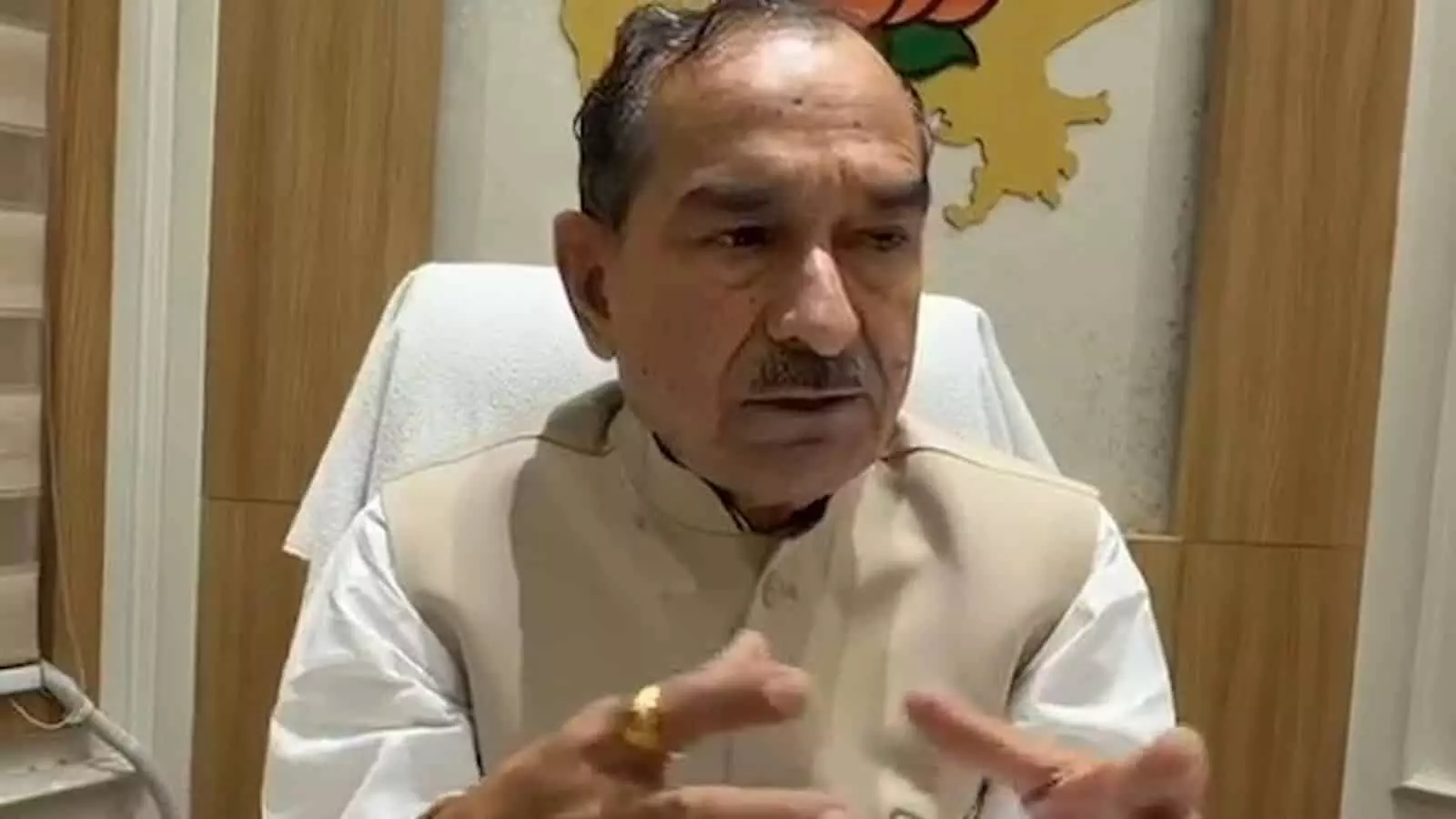 कार्यालय में बैठकर बातचीत करते हुए भाजपा प्रदेश अध्यक्ष मदन राठौड़ की फाइल तस्वीर। कार्यालय में बैठकर बातचीत करते हुए भाजपा प्रदेश अध्यक्ष मदन राठौड़ की फाइल तस्वीर।