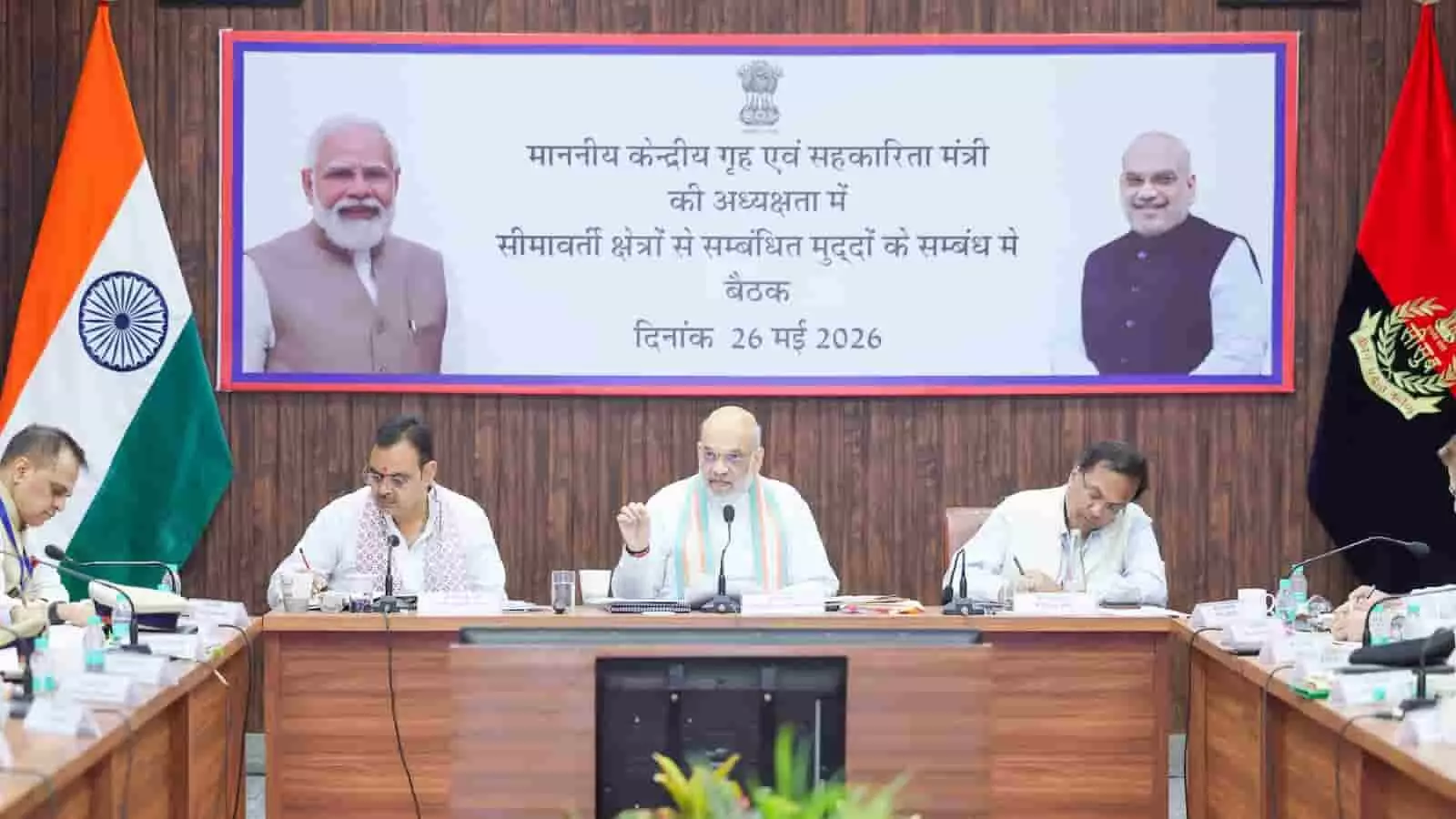 बीकानेर में आयोजित उच्चस्तरीय सुरक्षा समीक्षा बैठक की अध्यक्षता करते हुए केन्द्रीय गृह मंत्री अमित शाह। बीकानेर में आयोजित उच्चस्तरीय सुरक्षा समीक्षा बैठक की अध्यक्षता करते हुए केन्द्रीय गृह मंत्री अमित शाह।