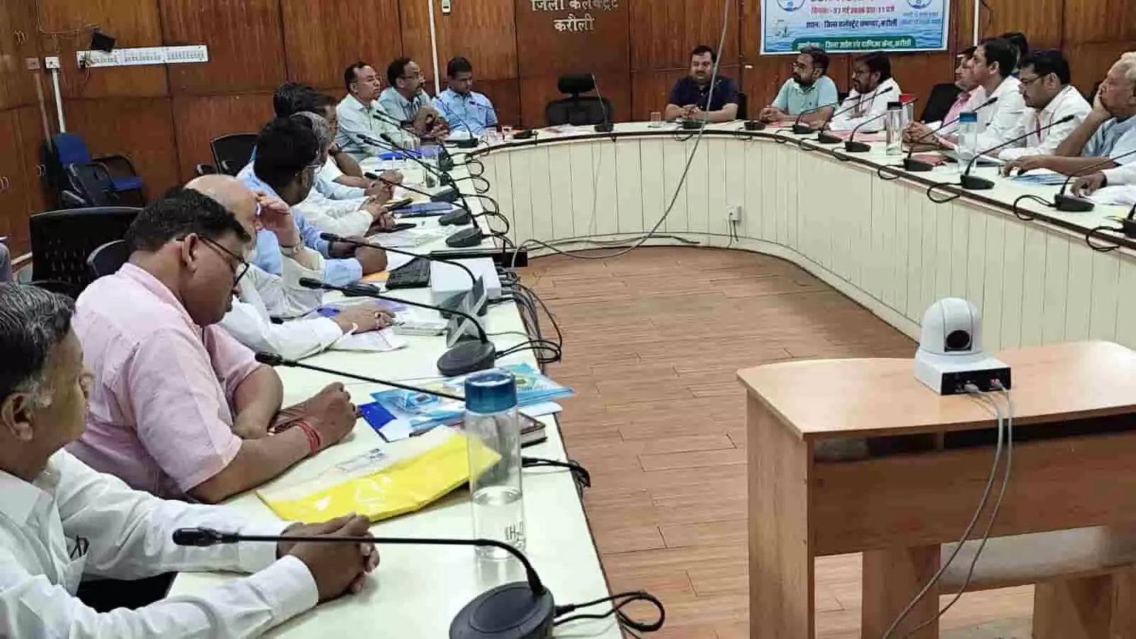करौली में जल संरक्षण हेतु आयोजित जिला स्तरीय सीएसआर कार्यशाला में प्रशासनिक और औद्योगिक प्रतिनिधि। करौली में जल संरक्षण हेतु आयोजित जिला स्तरीय सीएसआर कार्यशाला में प्रशासनिक और औद्योगिक प्रतिनिधि।
