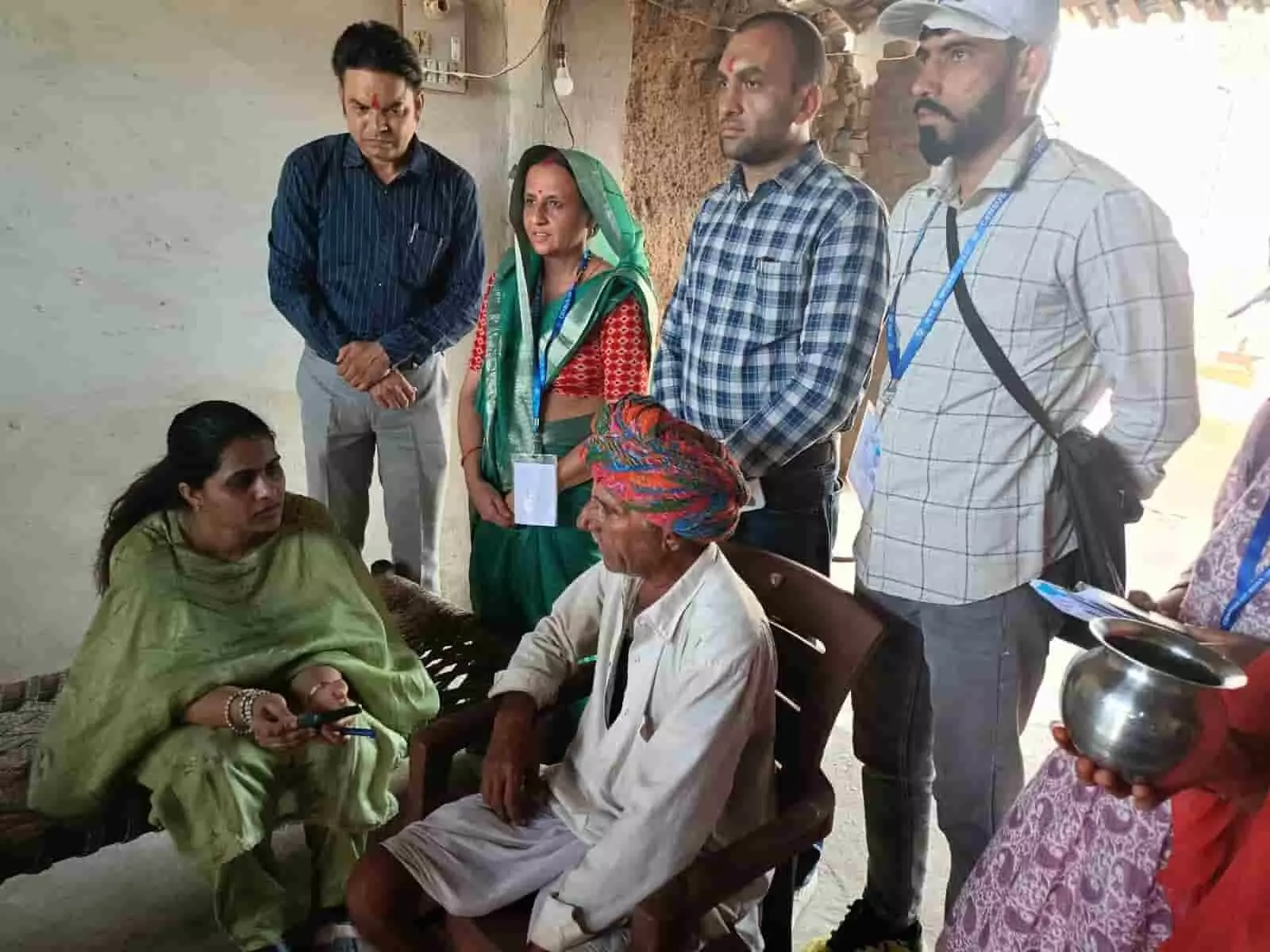 जिला कलक्टर डॉ. मंजू सिंहपुर गांव में जनगणना 2027 के कार्यों का निरीक्षण कर रही हैं। जिला कलक्टर डॉ. मंजू सिंहपुर गांव में जनगणना 2027 के कार्यों का निरीक्षण कर रही हैं।
